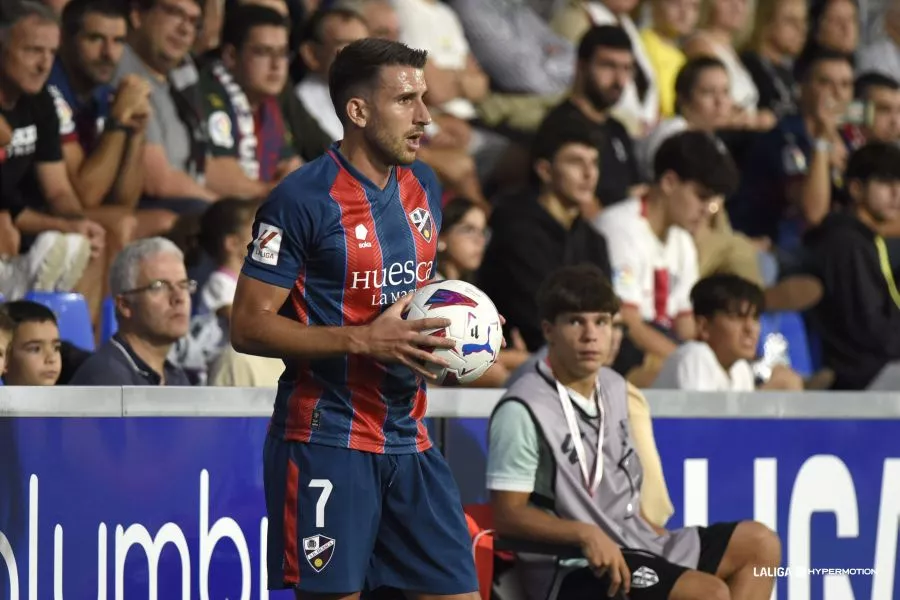 Gerard Valentín vuelve a la titularidad en la alineación del Huesca