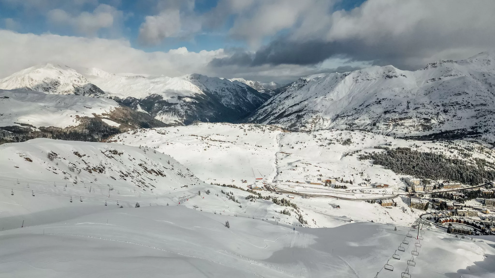 Aspecto que presentaba este lunes Candanchú tras las nevadas. Foto: Candanchú