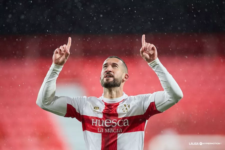 Óscar Sielva, un puntal imprescindible para el Huesca, uno de los 21 de Hidalgo para Cartagena