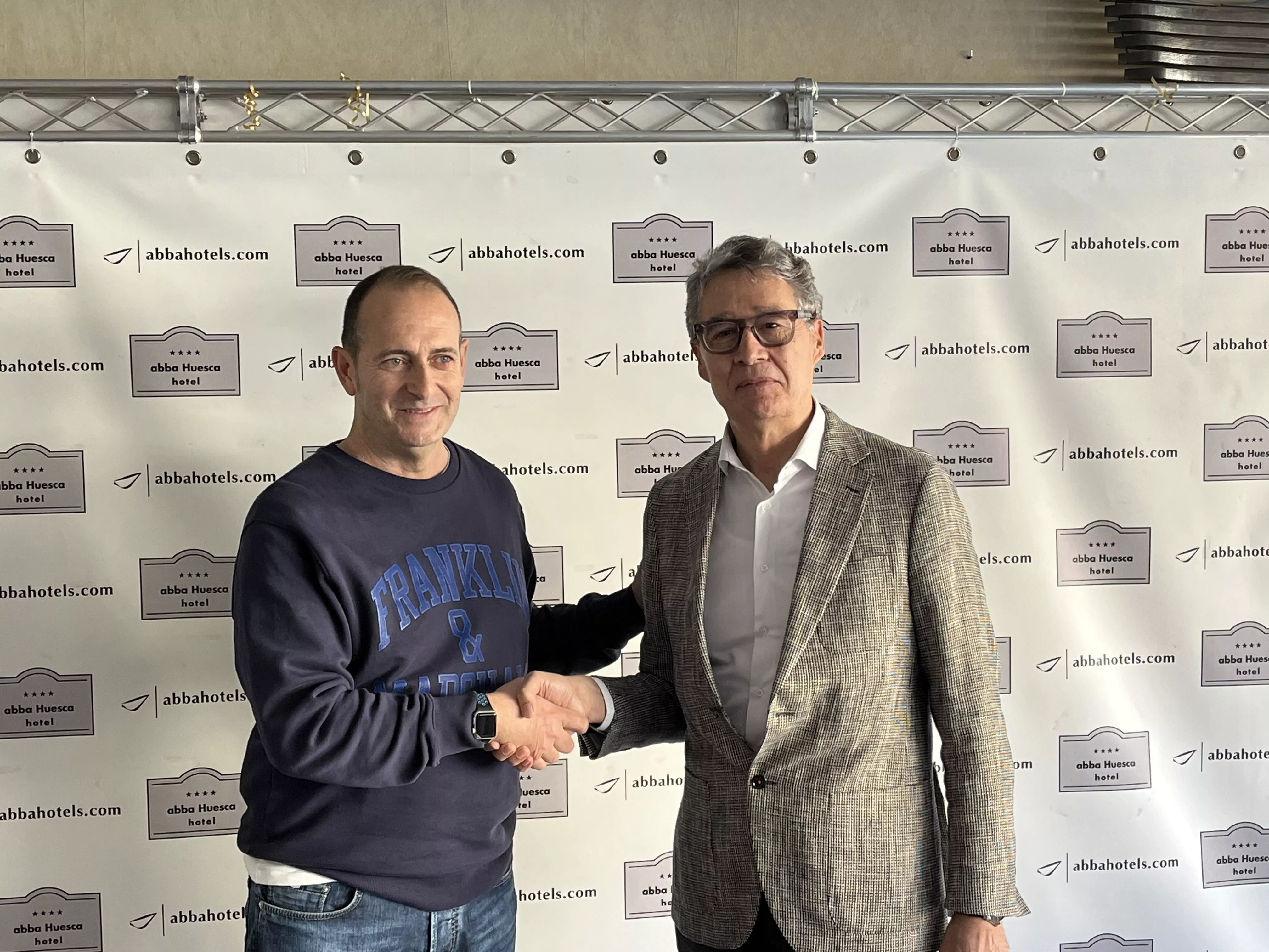 José Nolasco y Pachi Giné, este martes en la rueda de prensa donde han anunciado el acuerdo de renovación por una temporada más. Foto: Adrián Mora