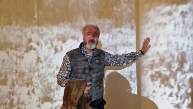 Eduardo Lacruz, en la exposición. Foto Myriam Martínez Eduardo Lacruz, en la exposición. Foto Myriam Martínez