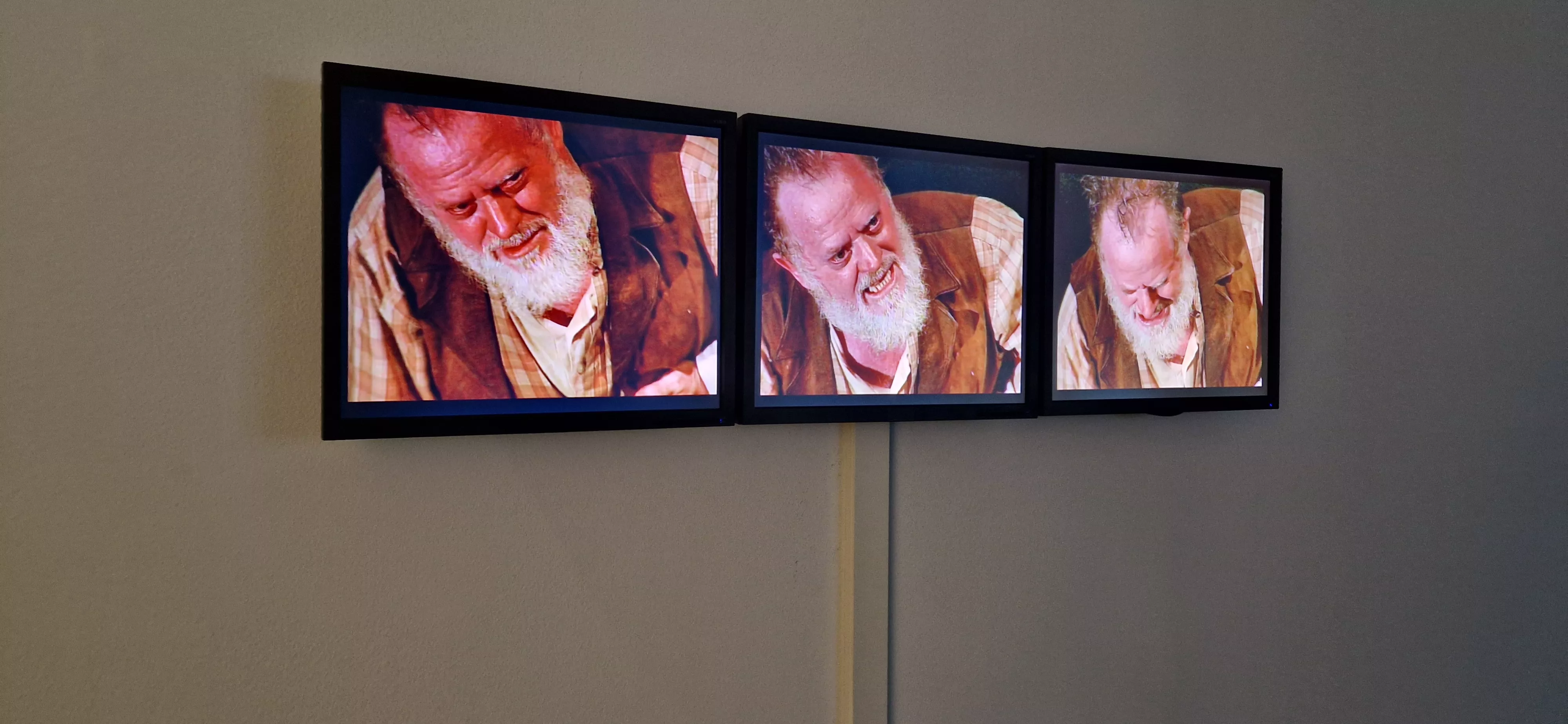 Exposición  homenaje a Julio Llamazares. Foto Myriam Martínez 