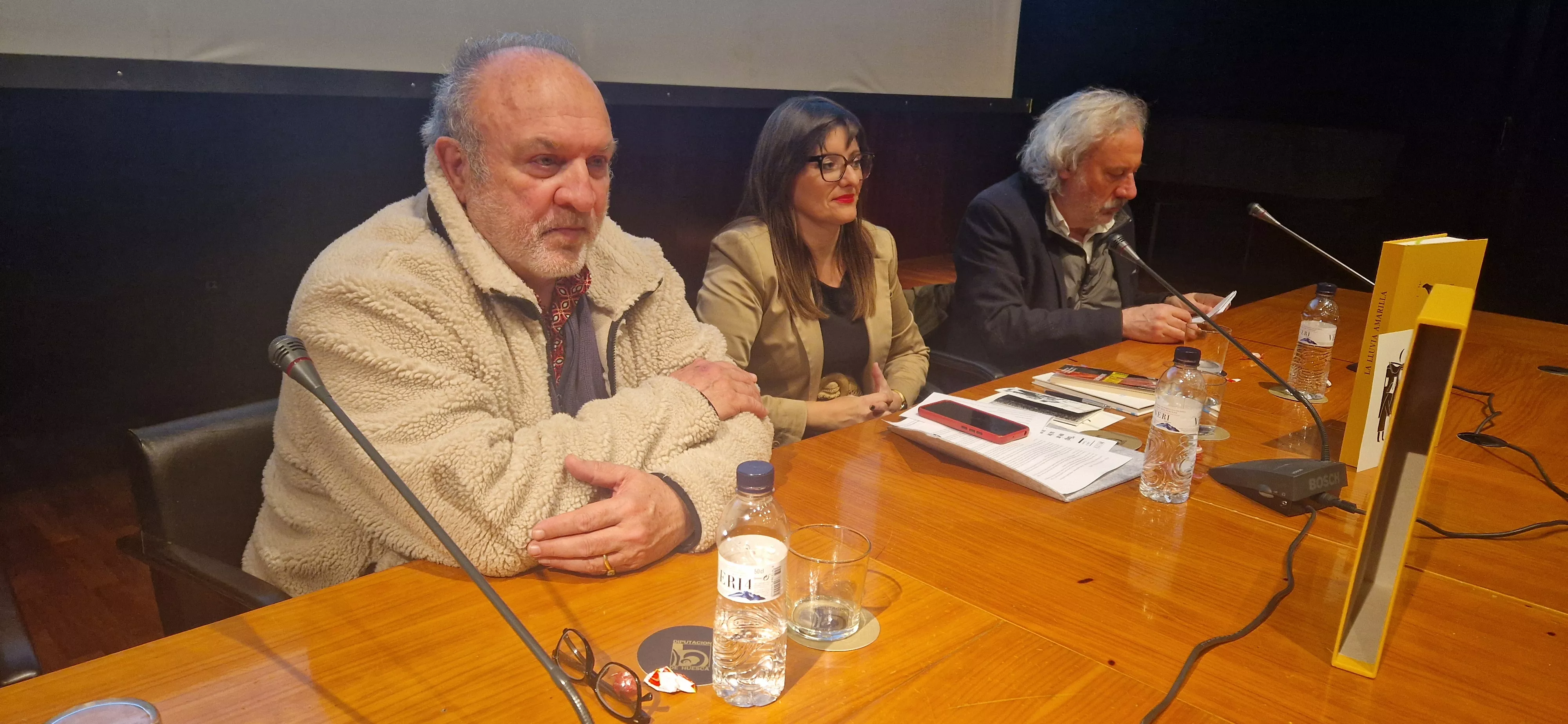 Antonio Santos, Esther Puisac y Julio Llamazares. Foto Myriam Martínez