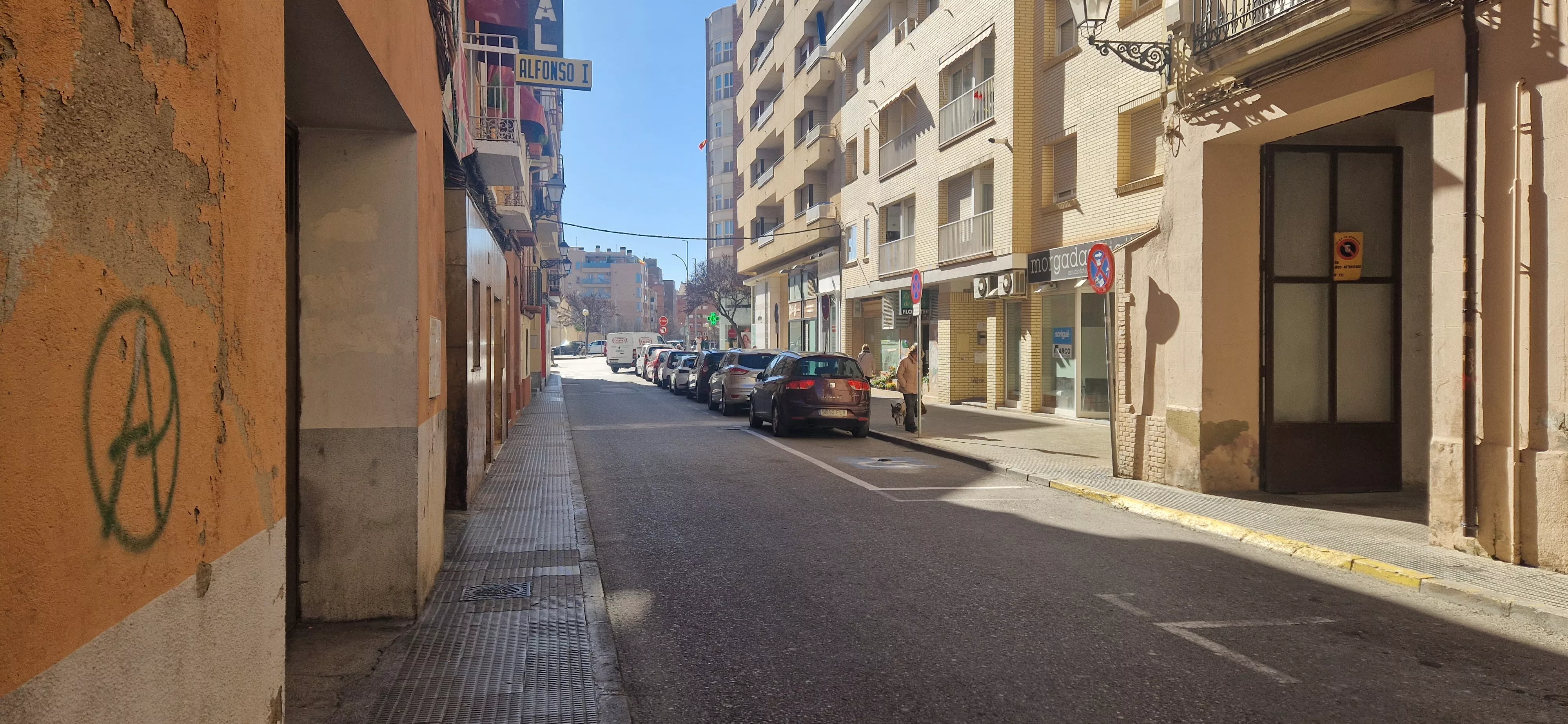 Calle Padre Huesca, desde Manuel Bescós hacia la plaza Santa Clara. Foto Myriam Martínez