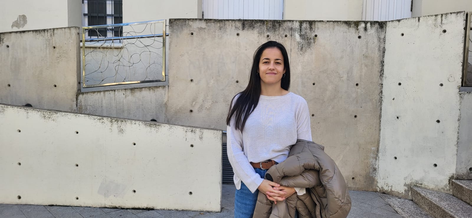 Retirada de dorsales y camisetas para la carrera Huesca  contra el cáncer 