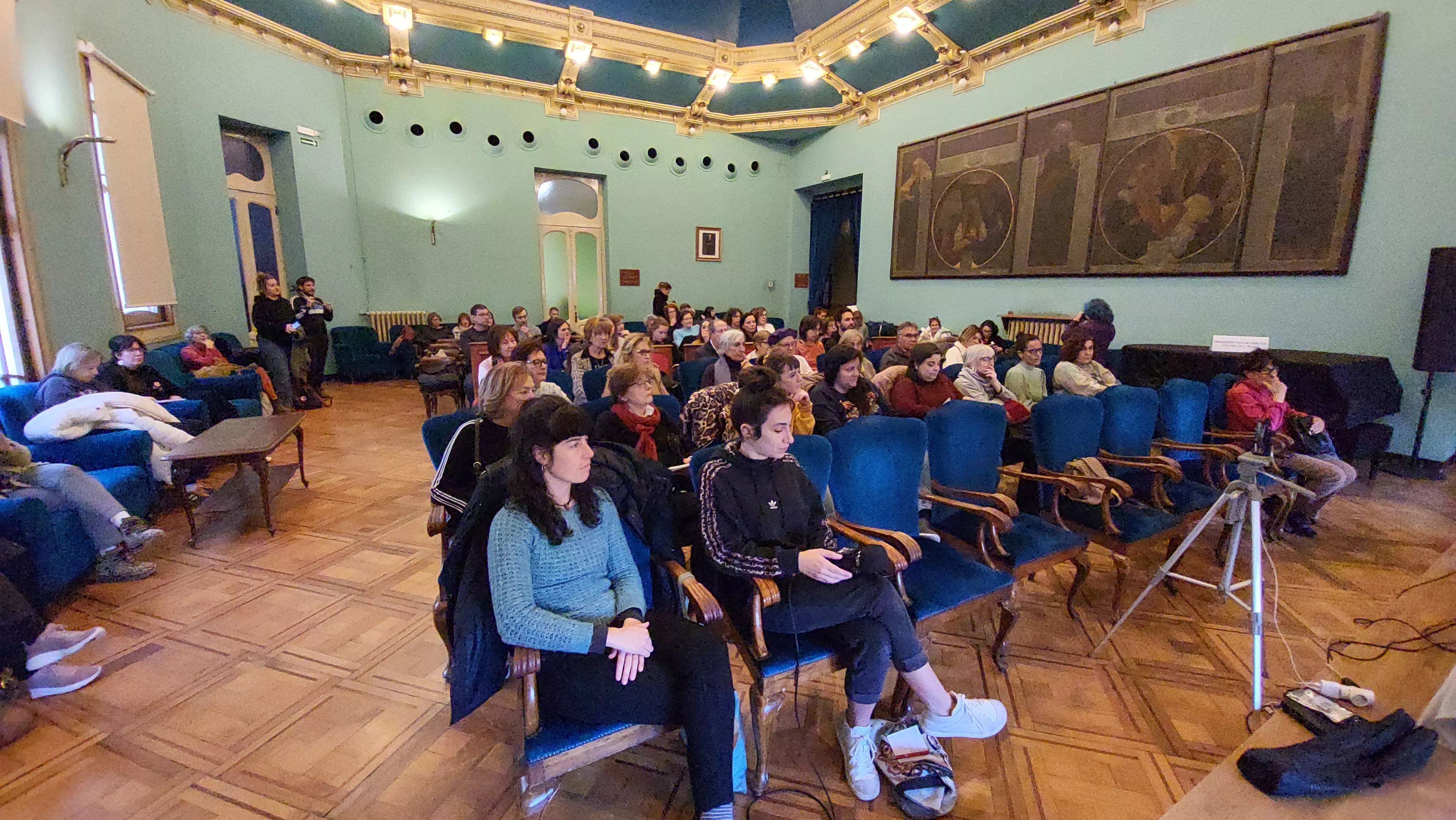 Charla de la Asamblea 8M en el Casino de Huesca. Foto Mercedes Manterola