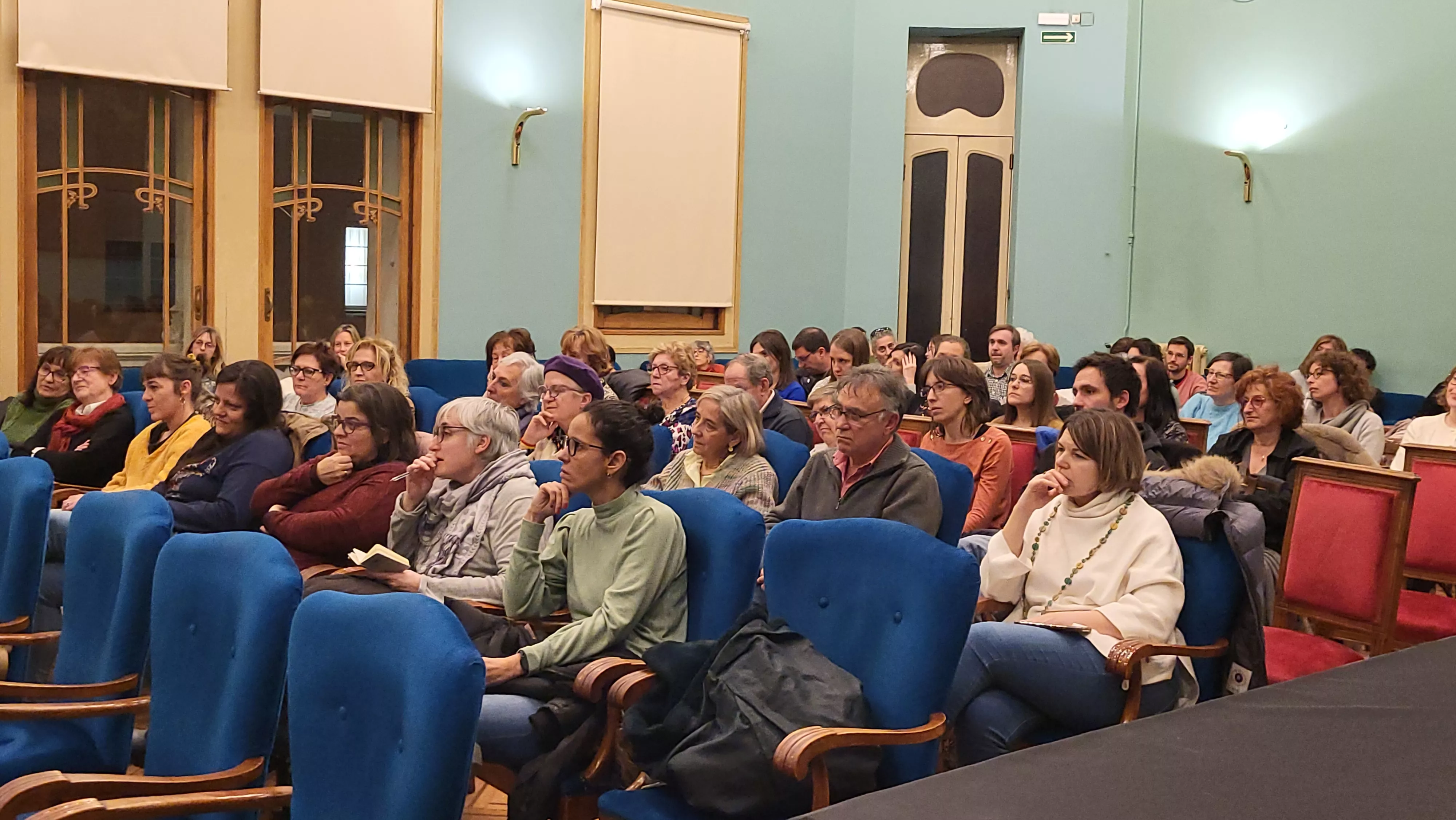 Charla de la Asamblea 8M en el Casino de Huesca. Foto Mercedes Manterola