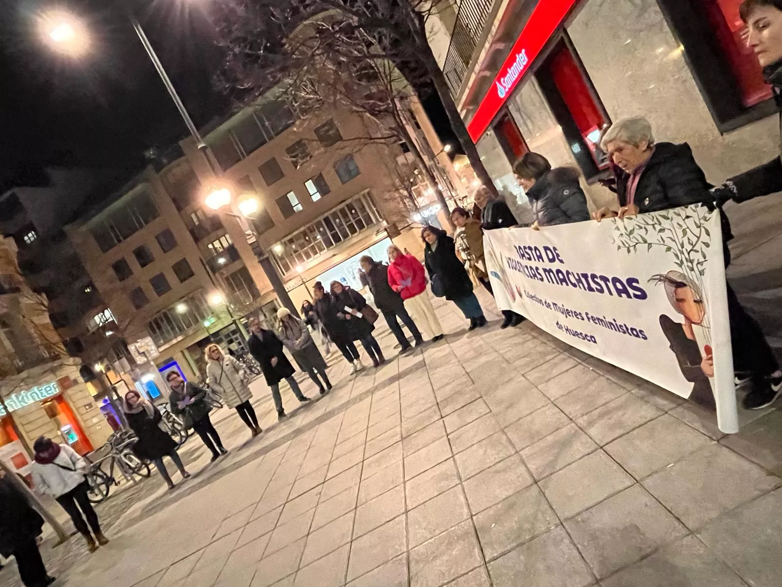 Una concentración en la plaza Concepción Arenal contra las violencias machistas. Foto Mercedes Manterola