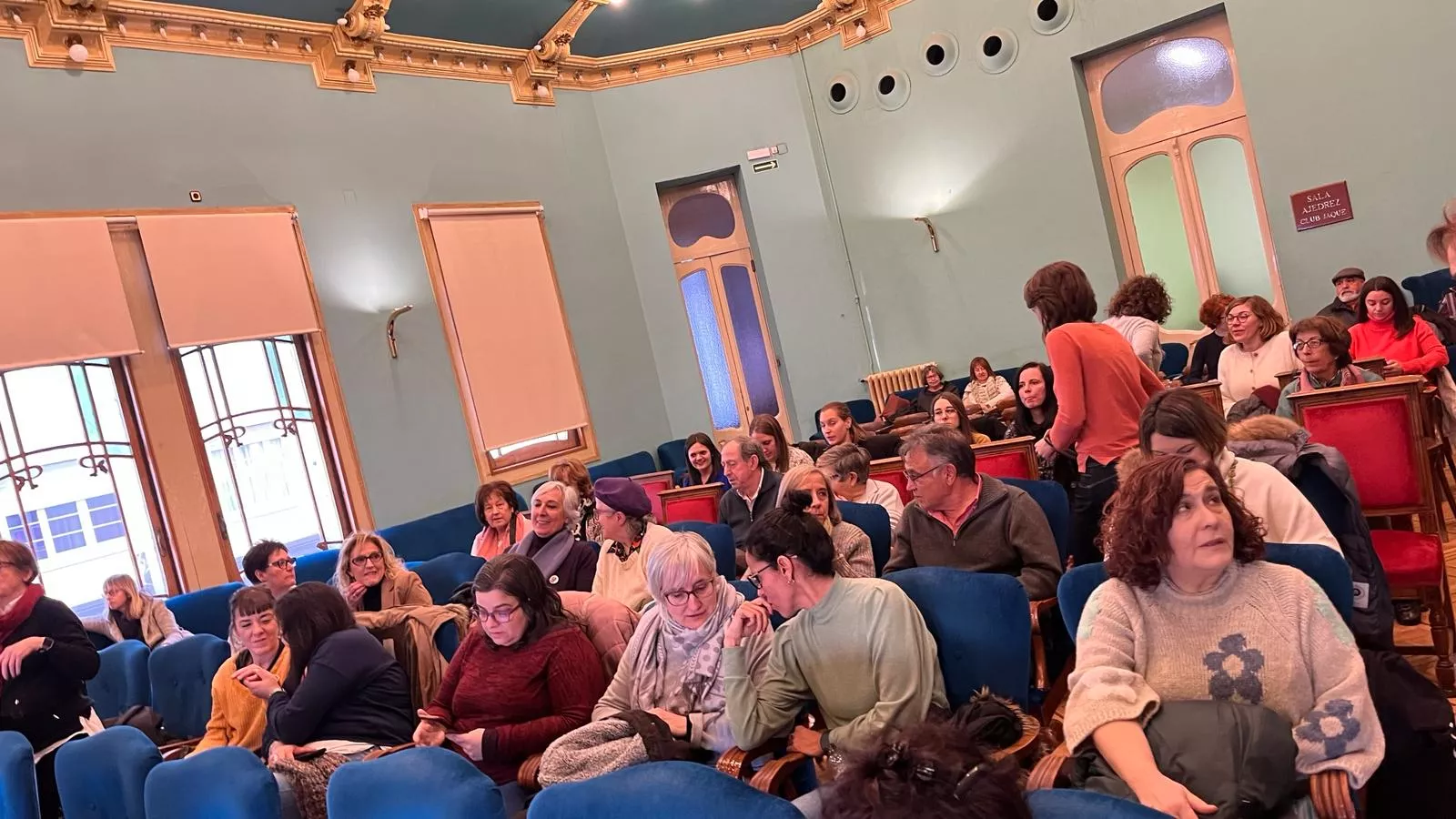 Charla de la Asamblea 8M en el Casino de Huesca. Foto Mercedes Manterola