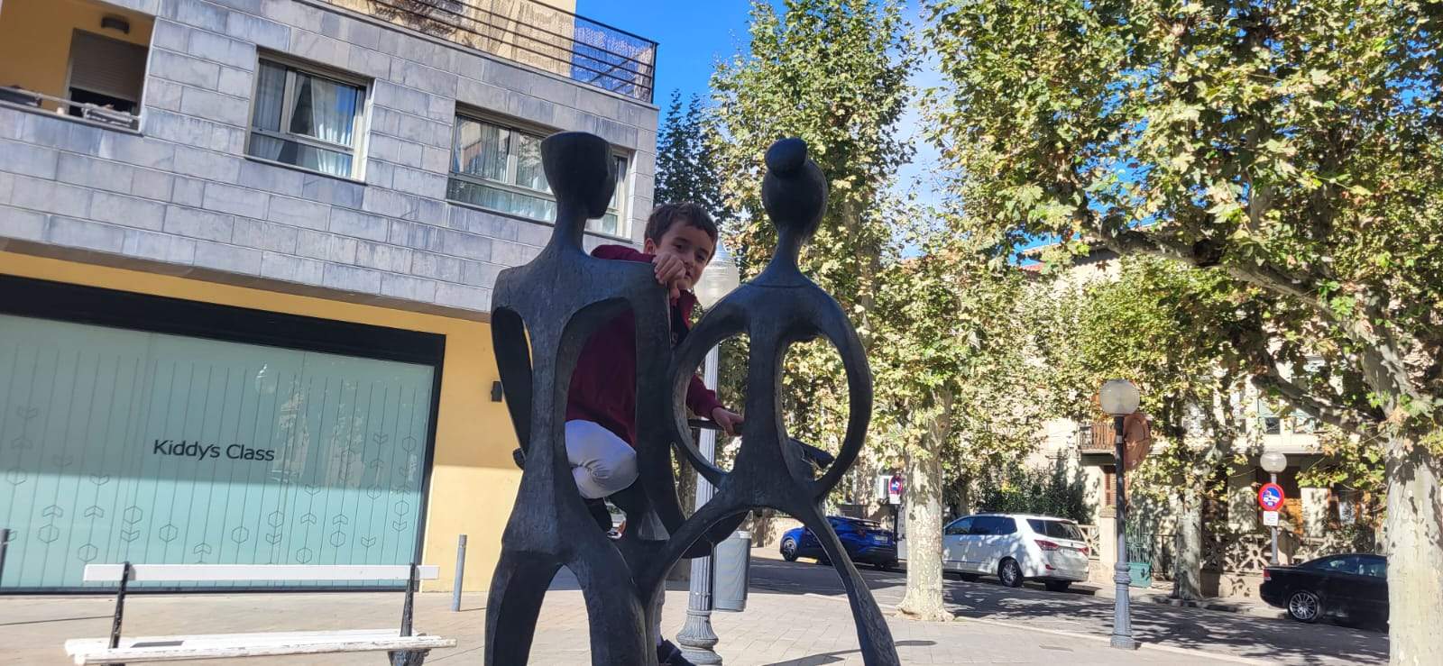 Retirada de dorsales y camisetas para la carrera Huesca  contra el cáncer 