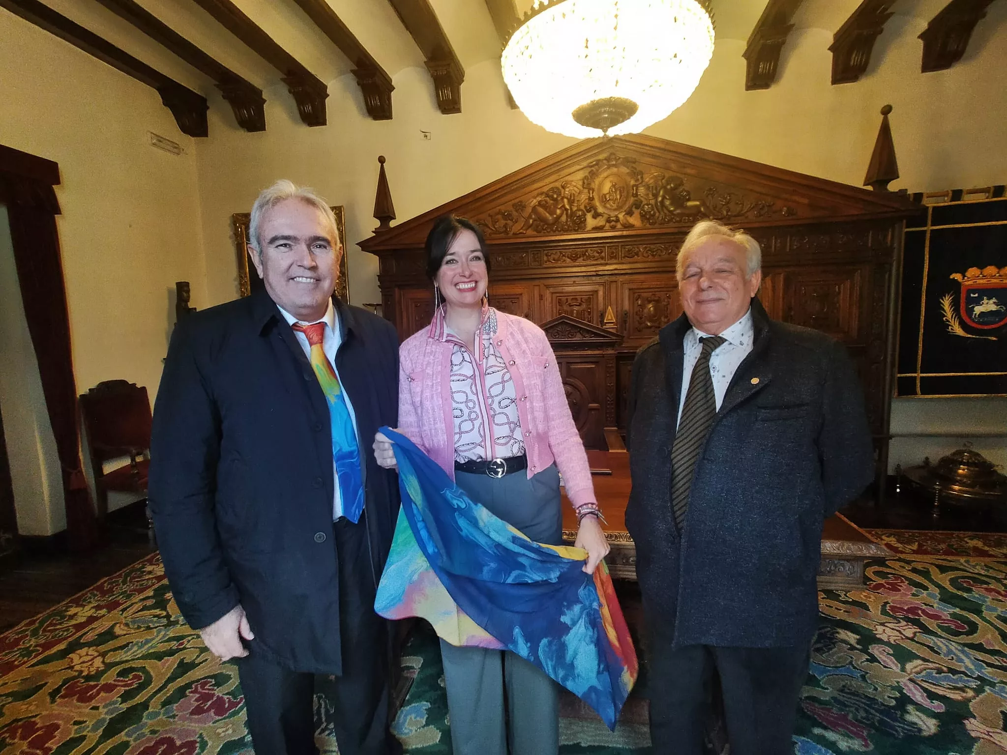 El gobernador rotario al Ayuntamiento de Huesca