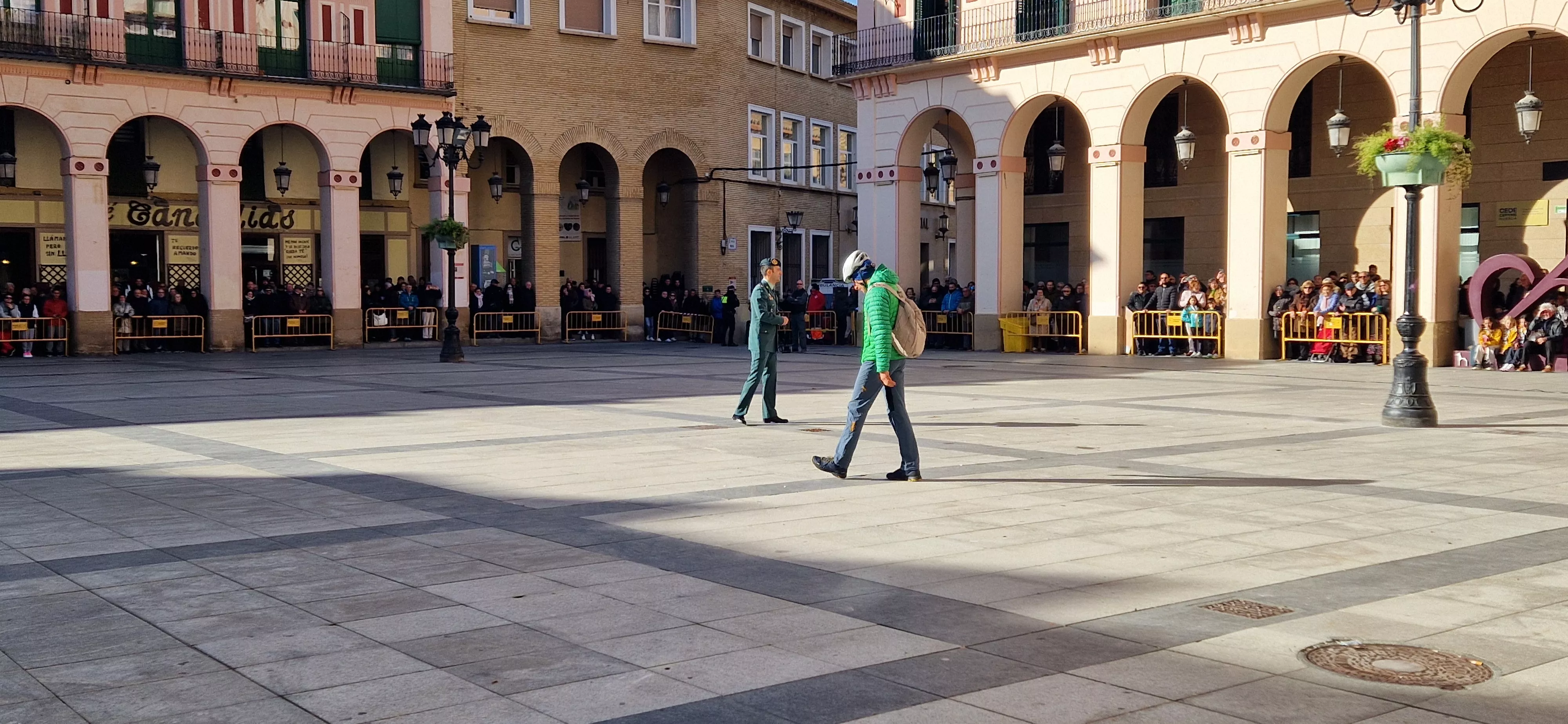 Exhibición del GREIM en la plaza López Allué de Huesca. Foto Myriam Martínez 