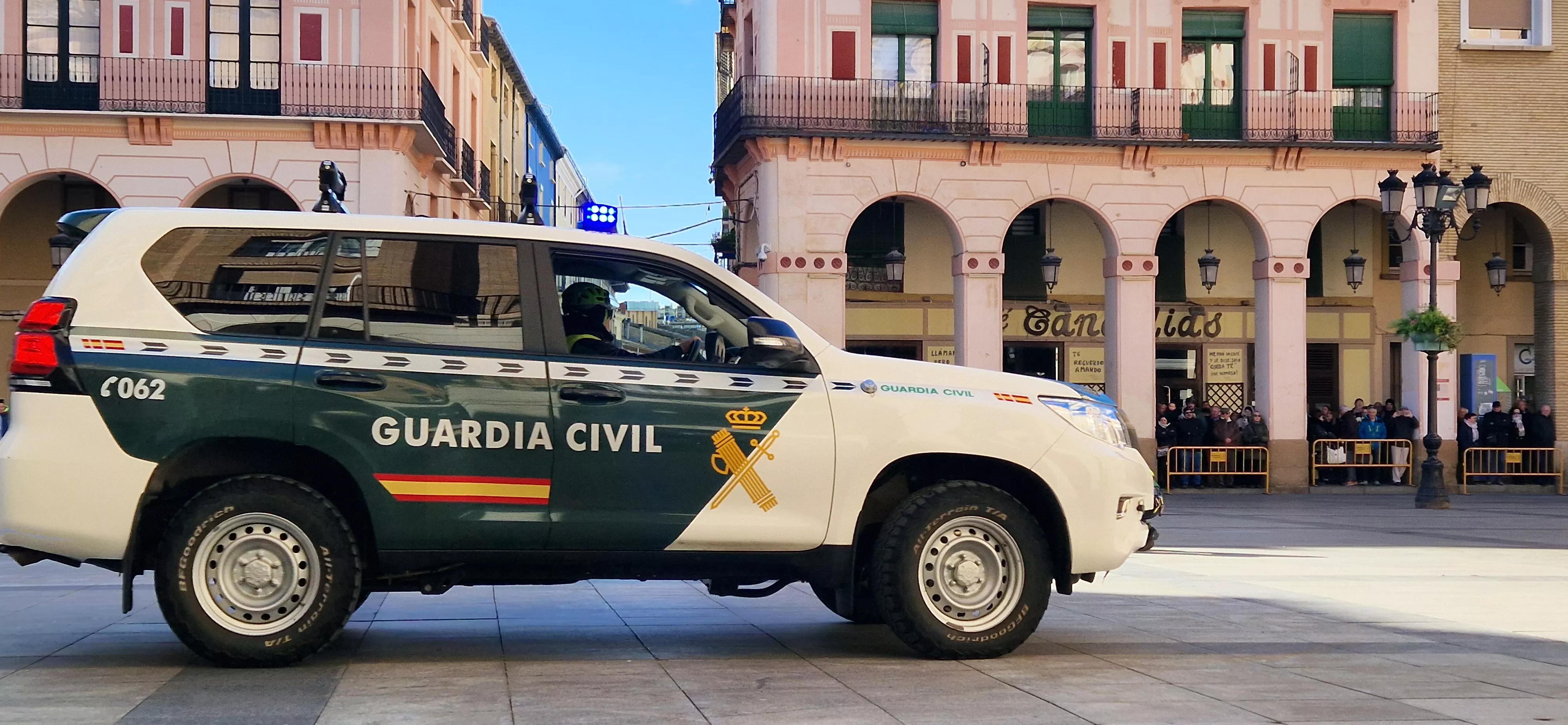 Exhibición del GREIM en la plaza López Allué de Huesca. Foto Myriam Martínez 