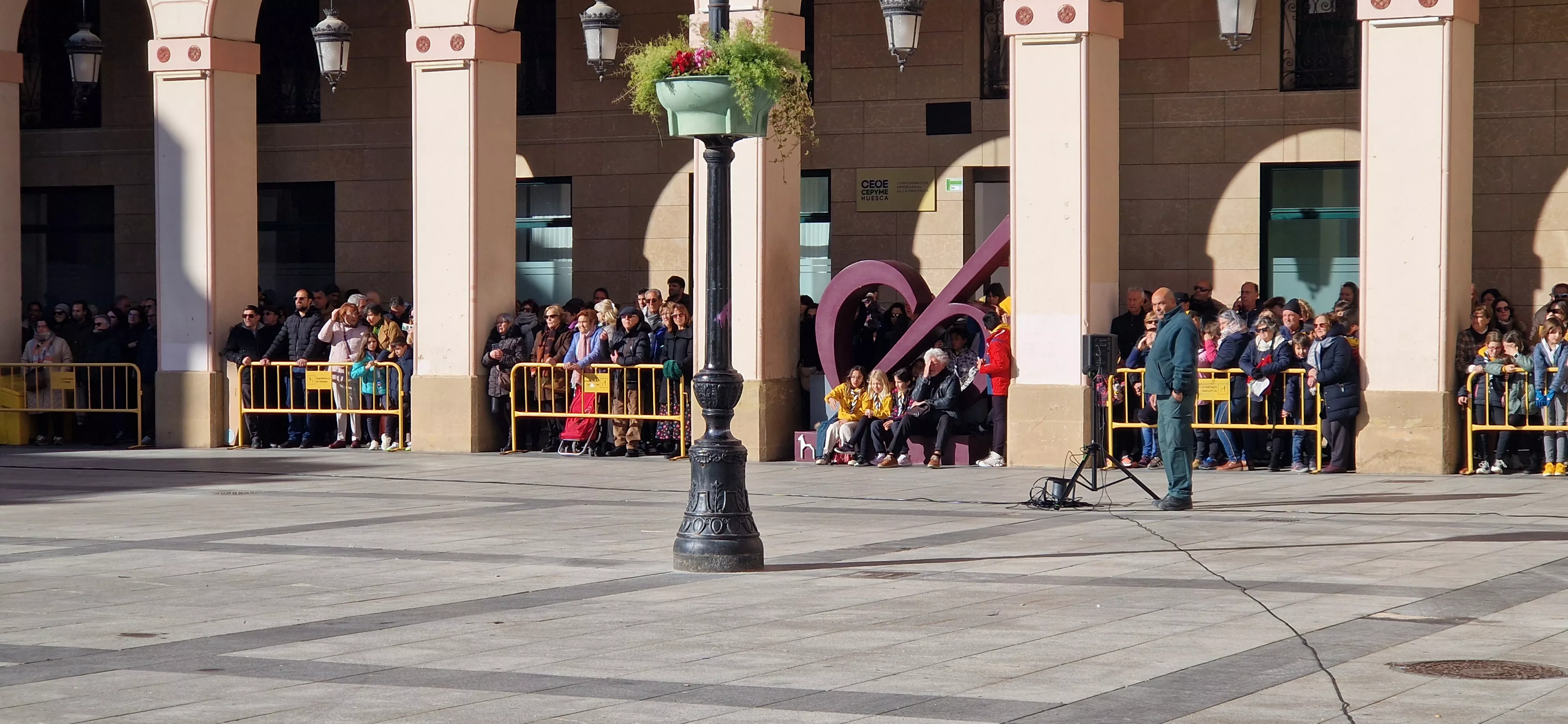 Exhibición del GREIM en la plaza López Allué de Huesca. Foto Myriam Martínez 