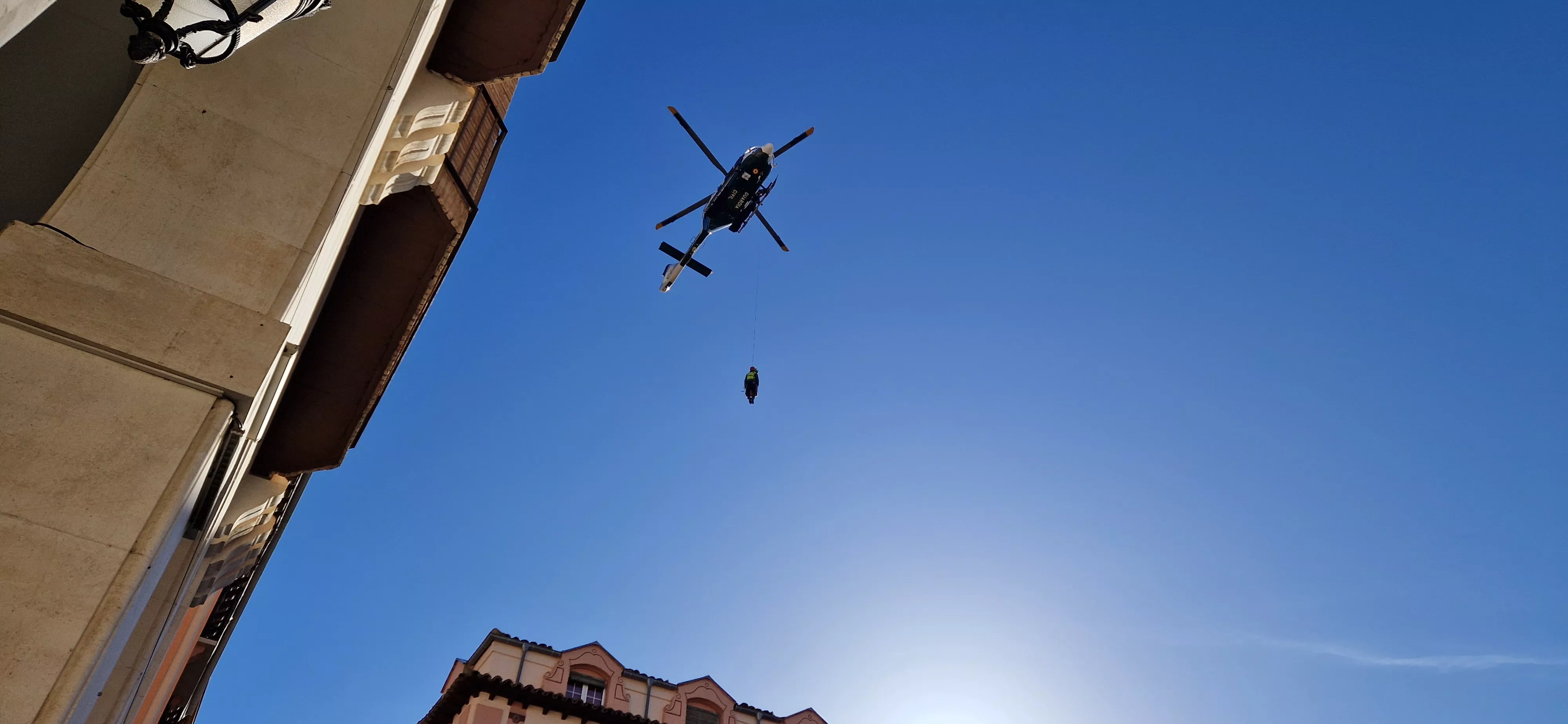 Exhibición del GREIM en la plaza López Allué de Huesca. Foto Myriam Martínez 