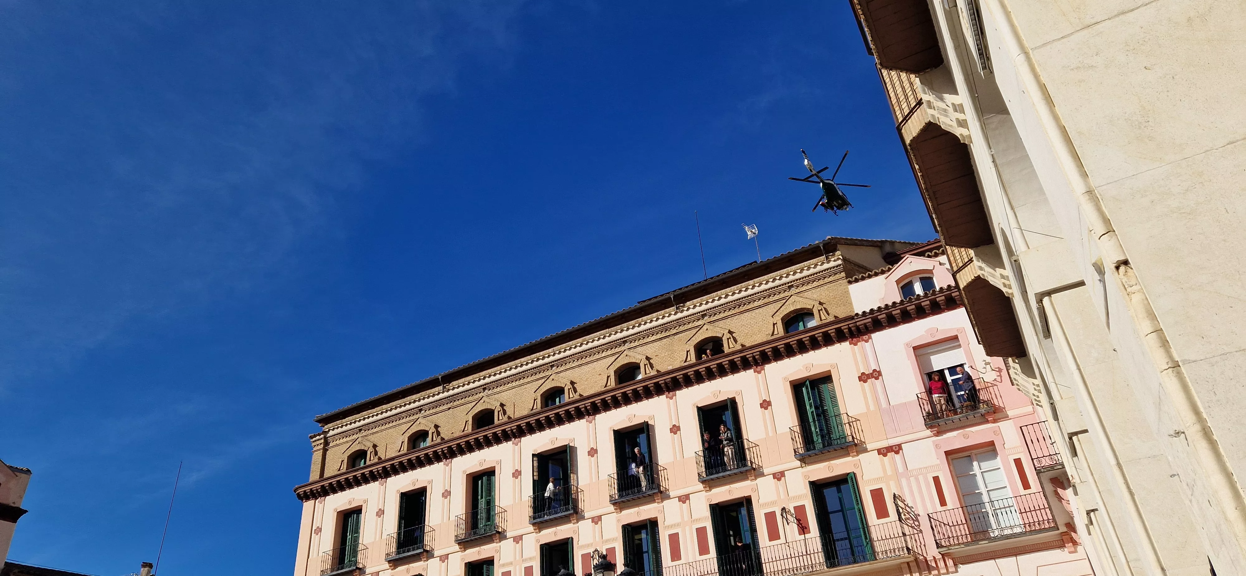 Exhibición del GREIM en la plaza López Allué de Huesca. Foto Myriam Martínez 