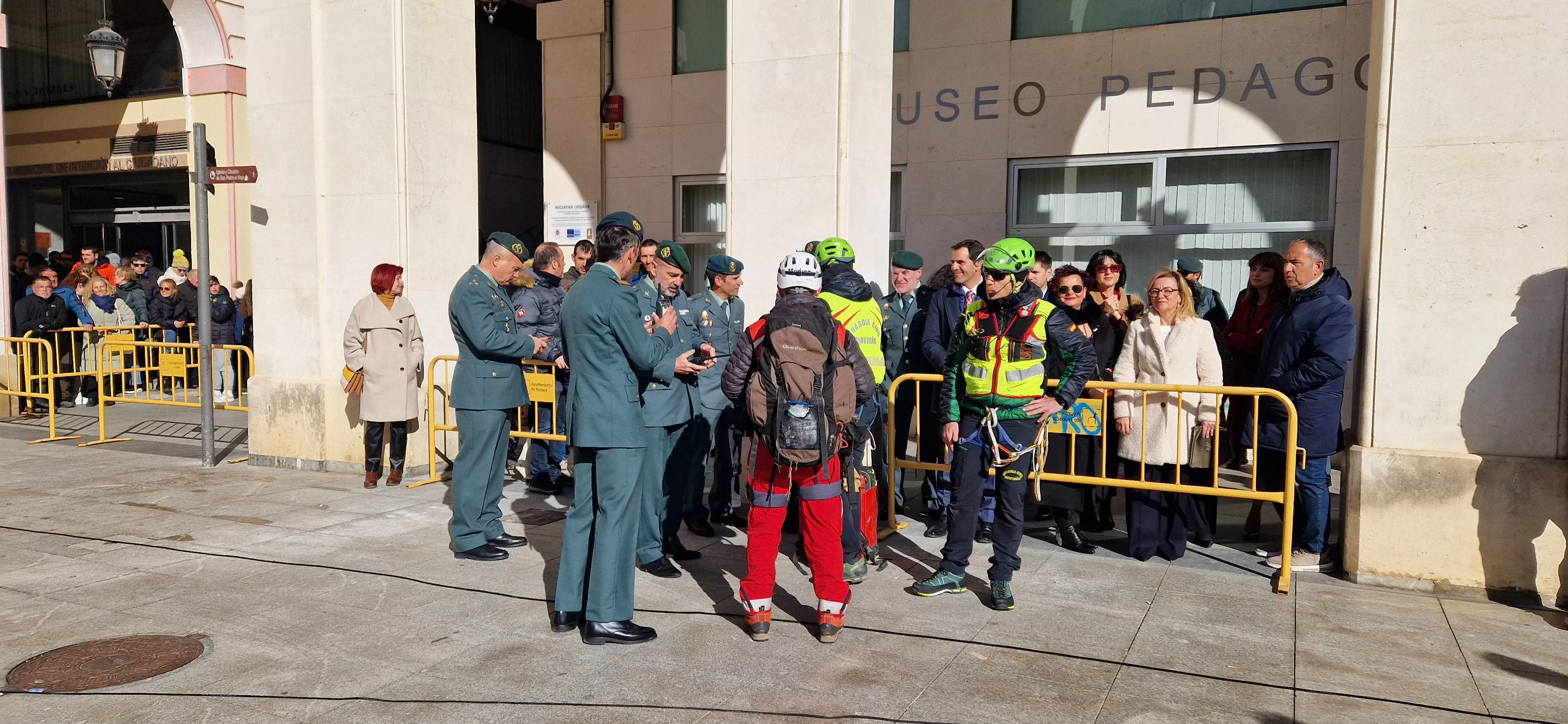 Exhibición del GREIM en la plaza López Allué de Huesca. Foto Myriam Martínez 