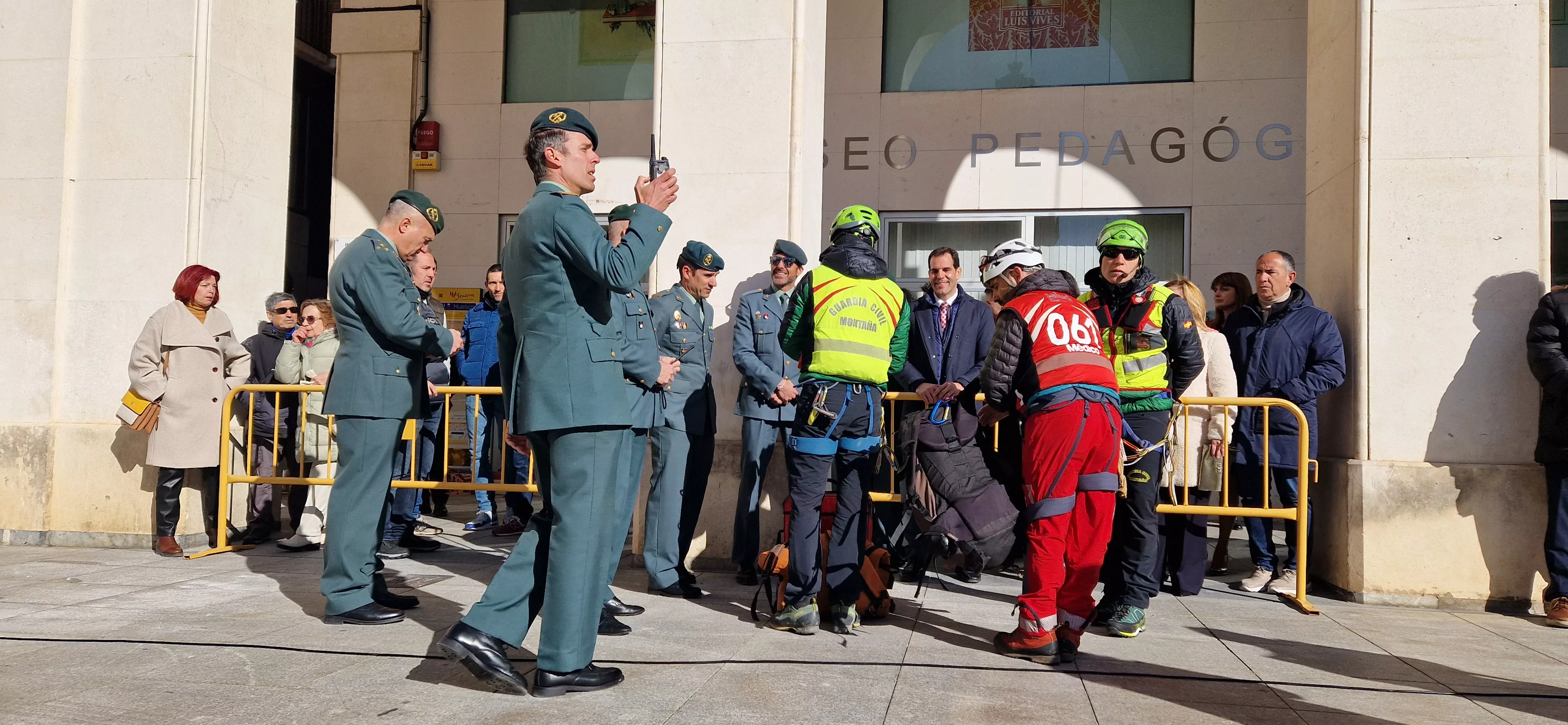 Exhibición del GREIM en la plaza López Allué de Huesca. Foto Myriam Martínez 