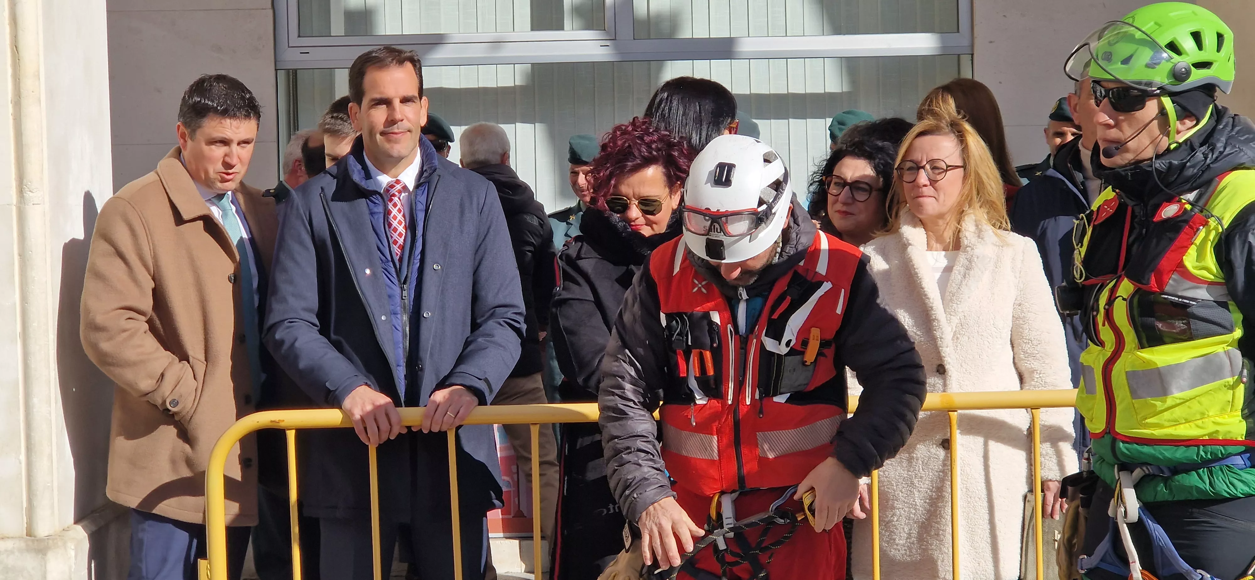 Exhibición del GREIM en la plaza López Allué de Huesca. Foto Myriam Martínez 