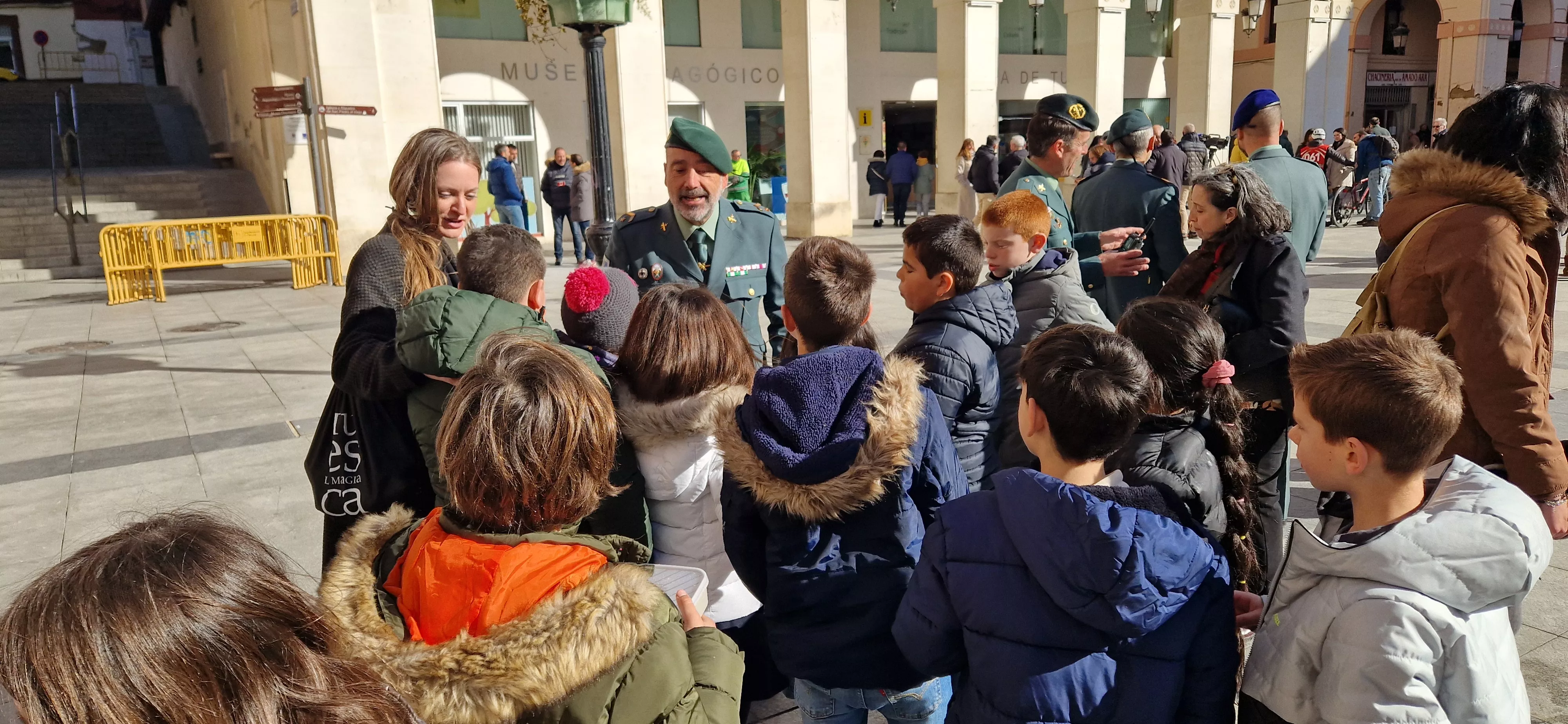 Exhibición del GREIM en la plaza López Allué de Huesca. Foto Myriam Martínez 