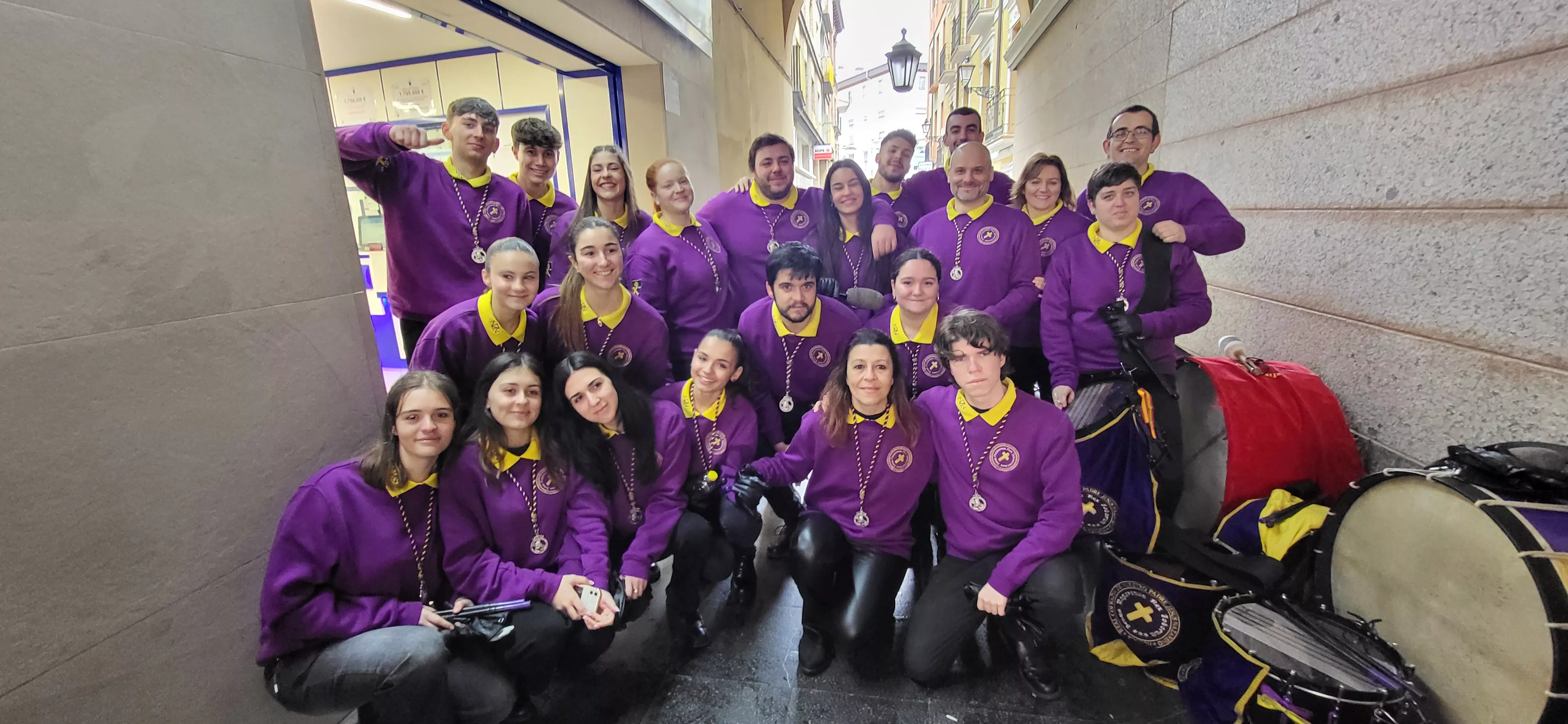 La lluvia obliga a suspender el toque conjunto del Encuentro de Bandas Sonidos de la Semana Santa. Foto Mercedes Manterola