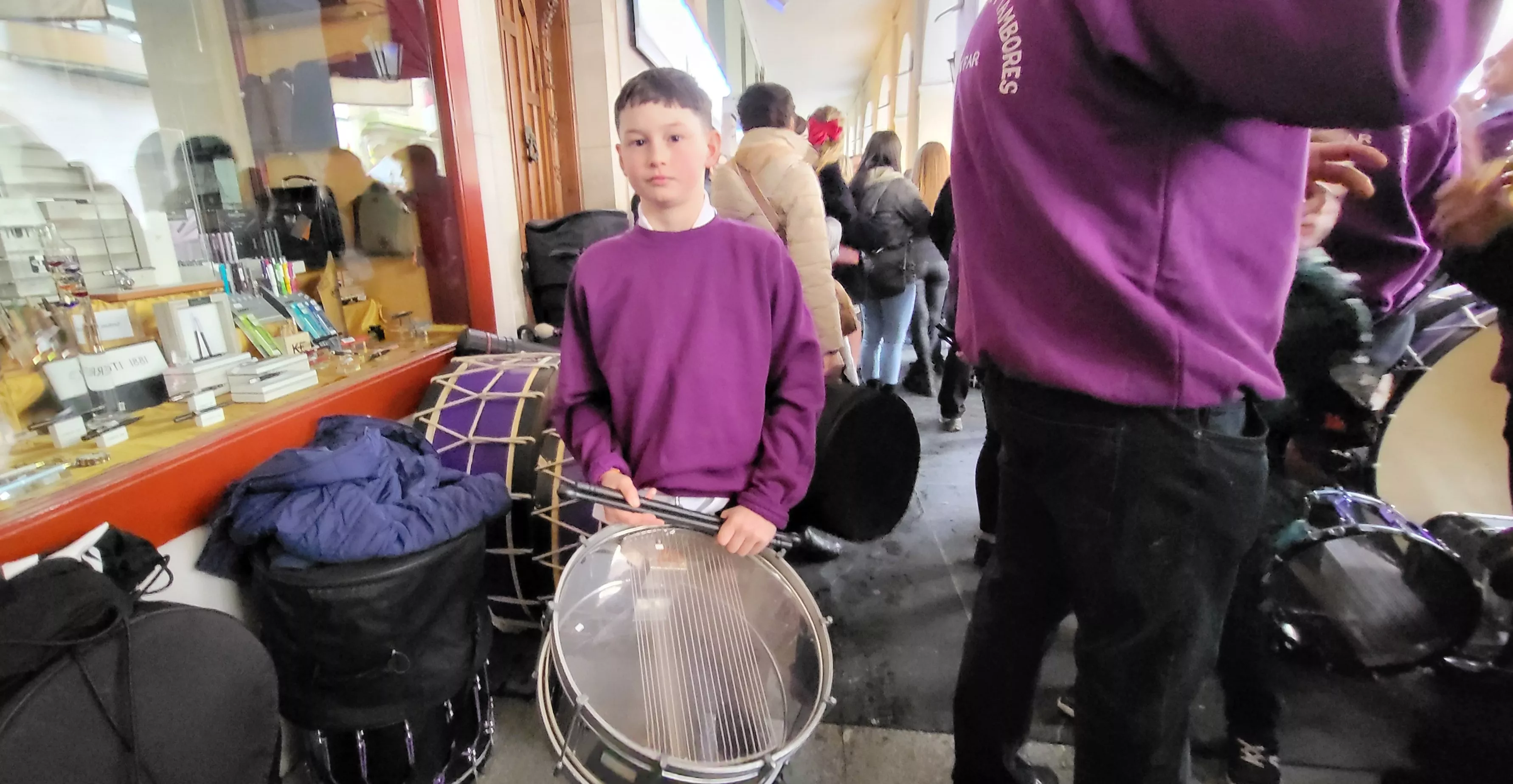 La lluvia obliga a suspender el toque conjunto del Encuentro de Bandas Sonidos de la Semana Santa. Foto Mercedes Manterola