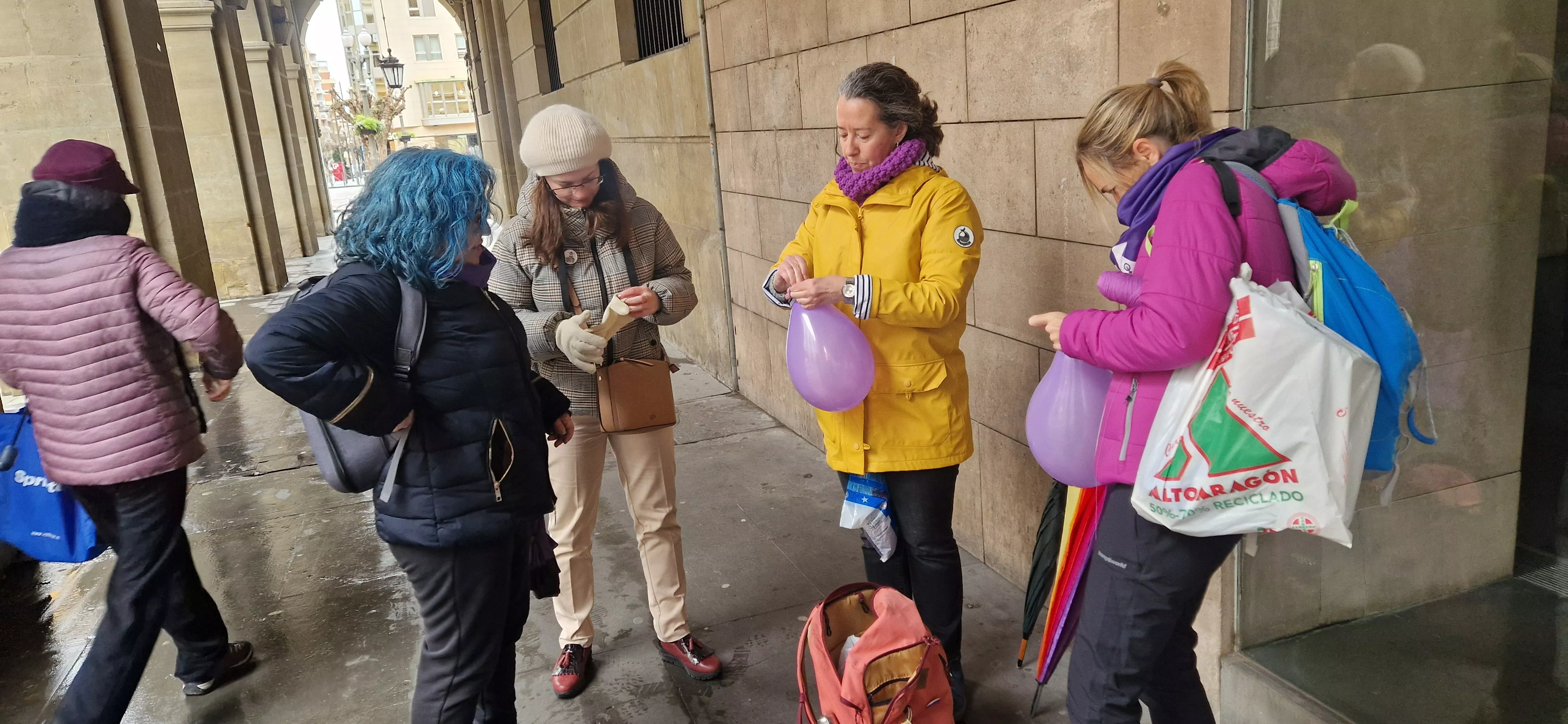 Andanda violeta en Huesca por el Día de la Mujer 2024. Foto Myriam Martínez