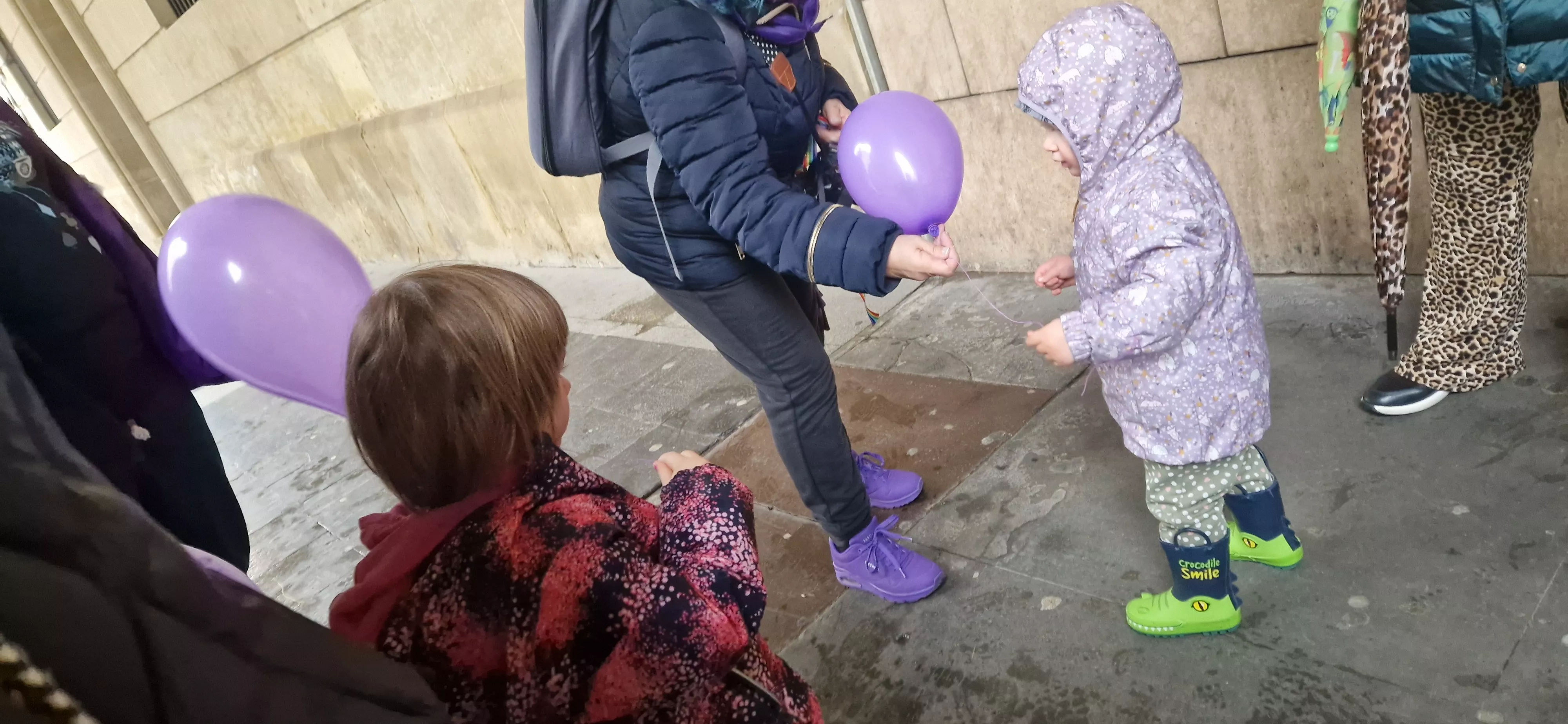 Andanda violeta en Huesca por el Día de la Mujer 2024. Foto Myriam Martínez