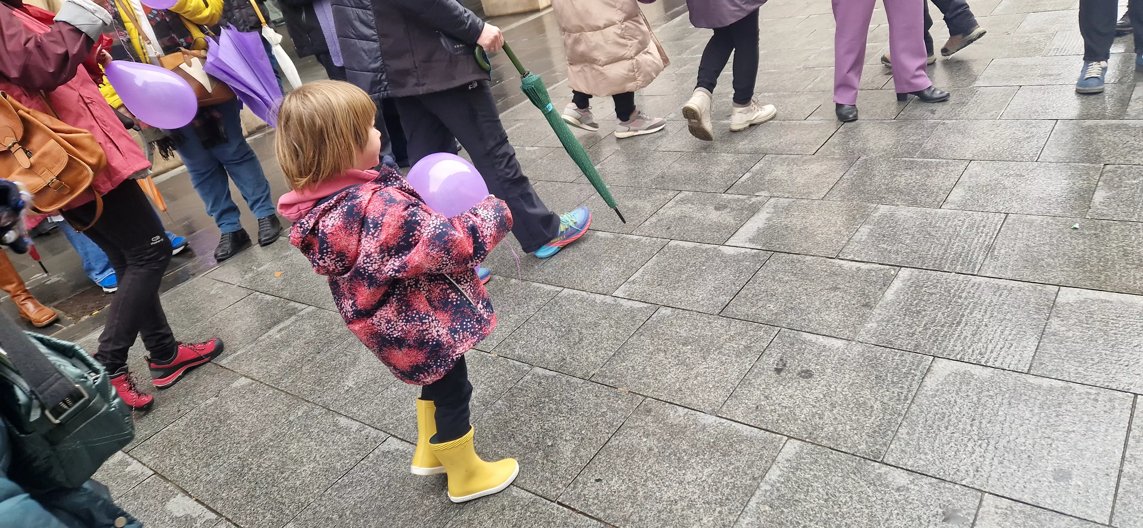 Andanda violeta en Huesca por el Día de la Mujer 2024. Foto Myriam Martínez