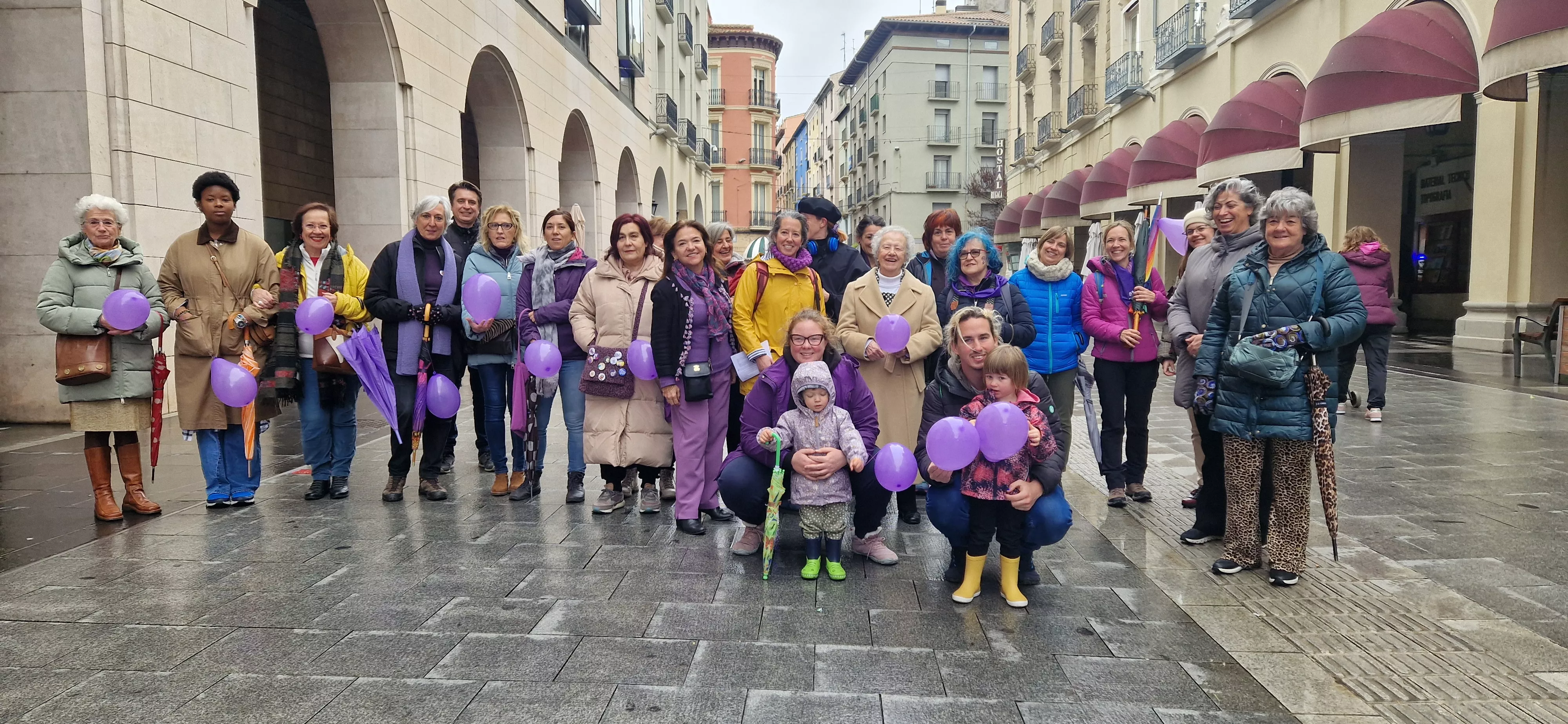 Andanda violeta en Huesca por el Día de la Mujer 2024. Foto Myriam Martínez