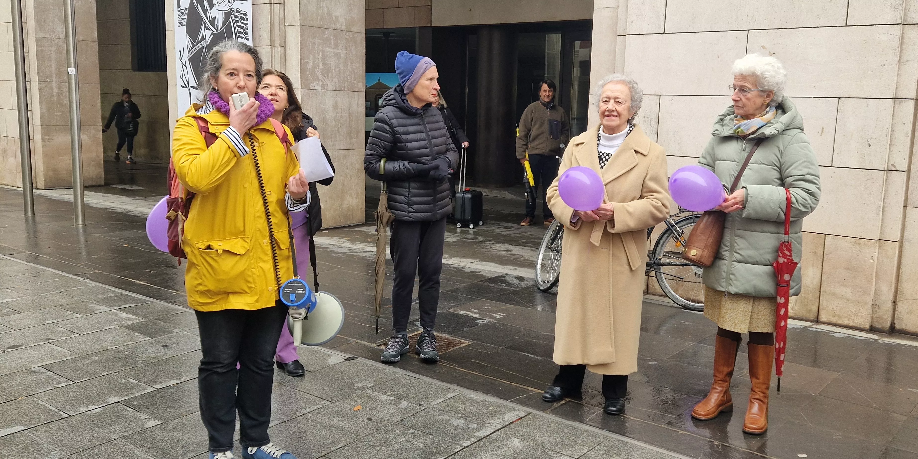 Andanda violeta en Huesca por el Día de la Mujer 2024. Foto Myriam Martínez