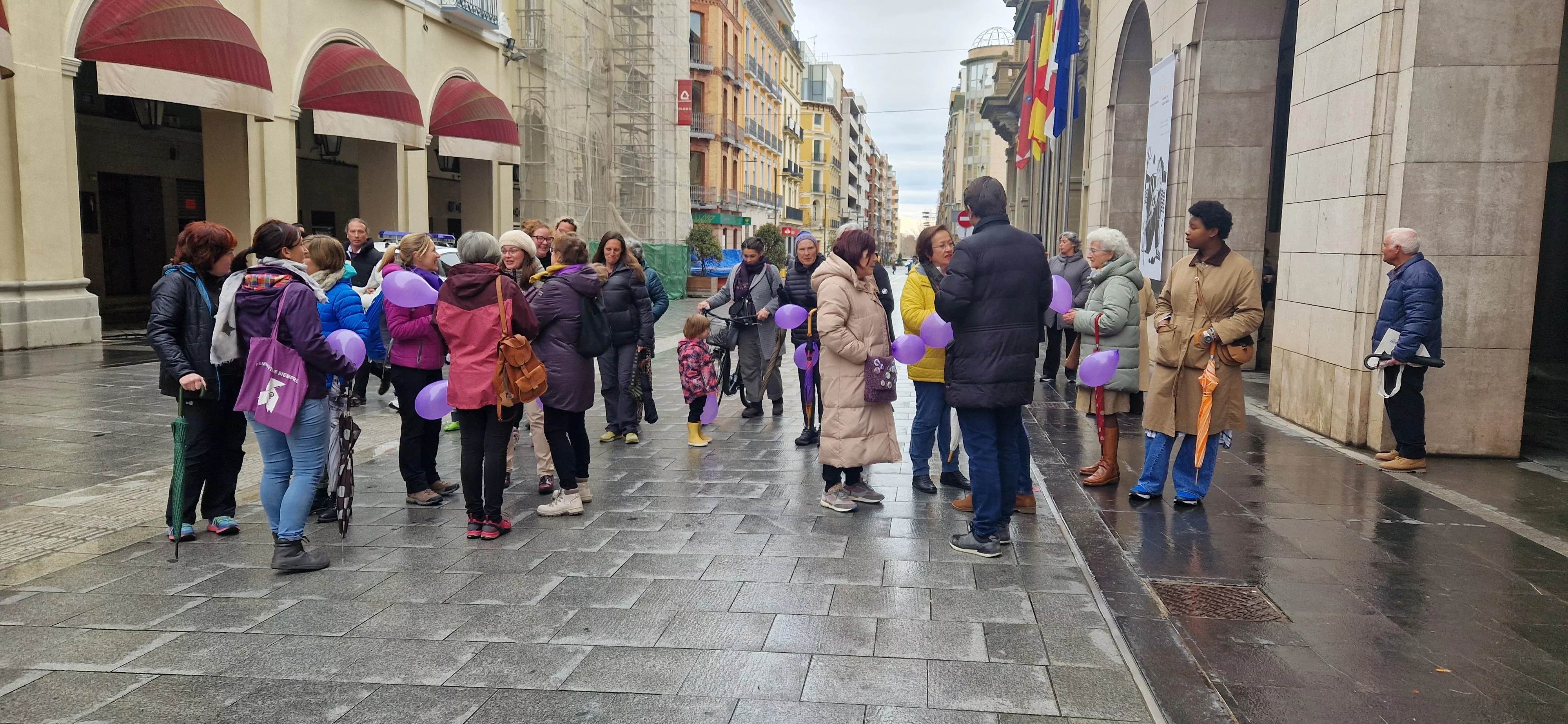 Andanda violeta en Huesca por el Día de la Mujer 2024. Foto Myriam Martínez