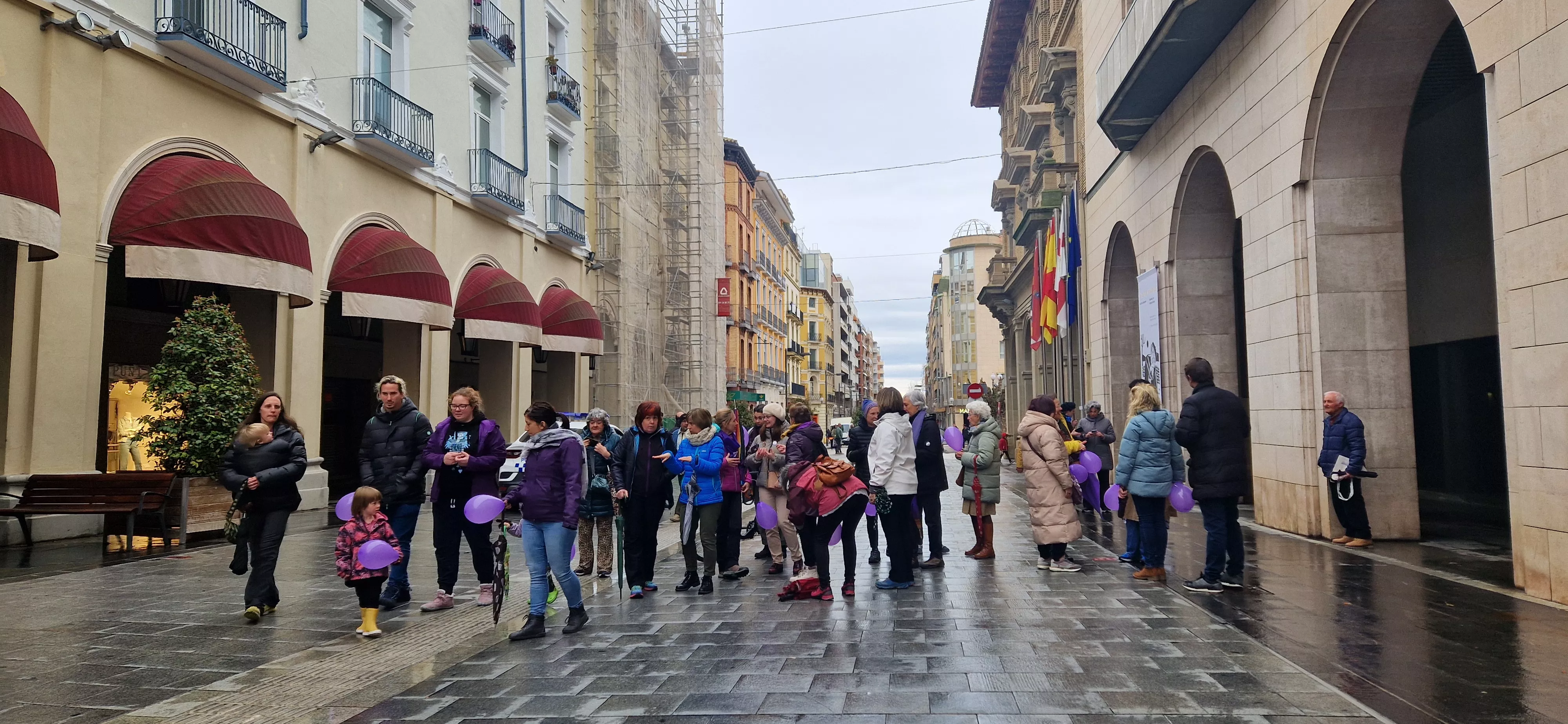 Andanda violeta en Huesca por el Día de la Mujer 2024. Foto Myriam Martínez