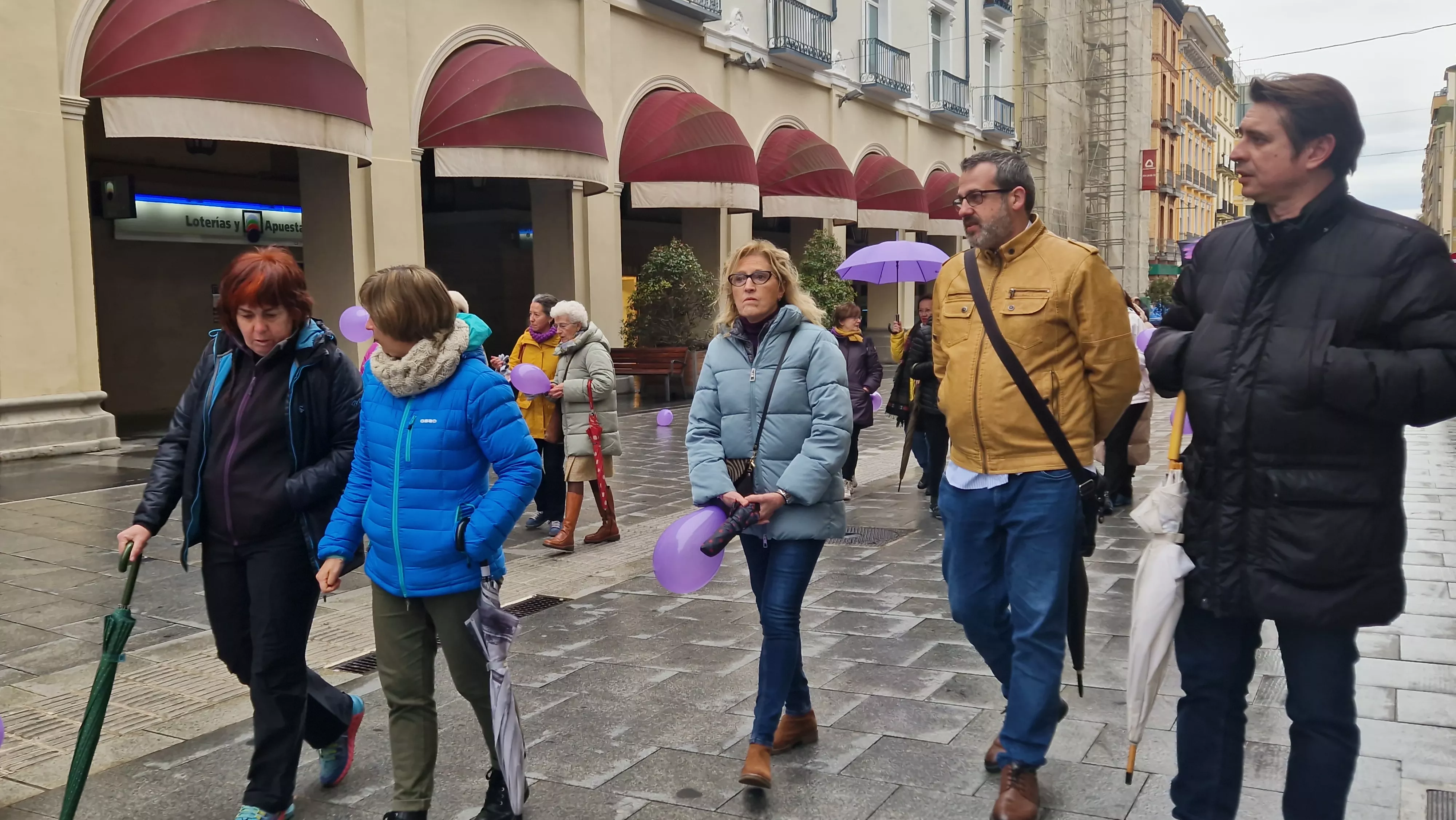 Andanda violeta en Huesca por el Día de la Mujer 2024. Foto Myriam Martínez