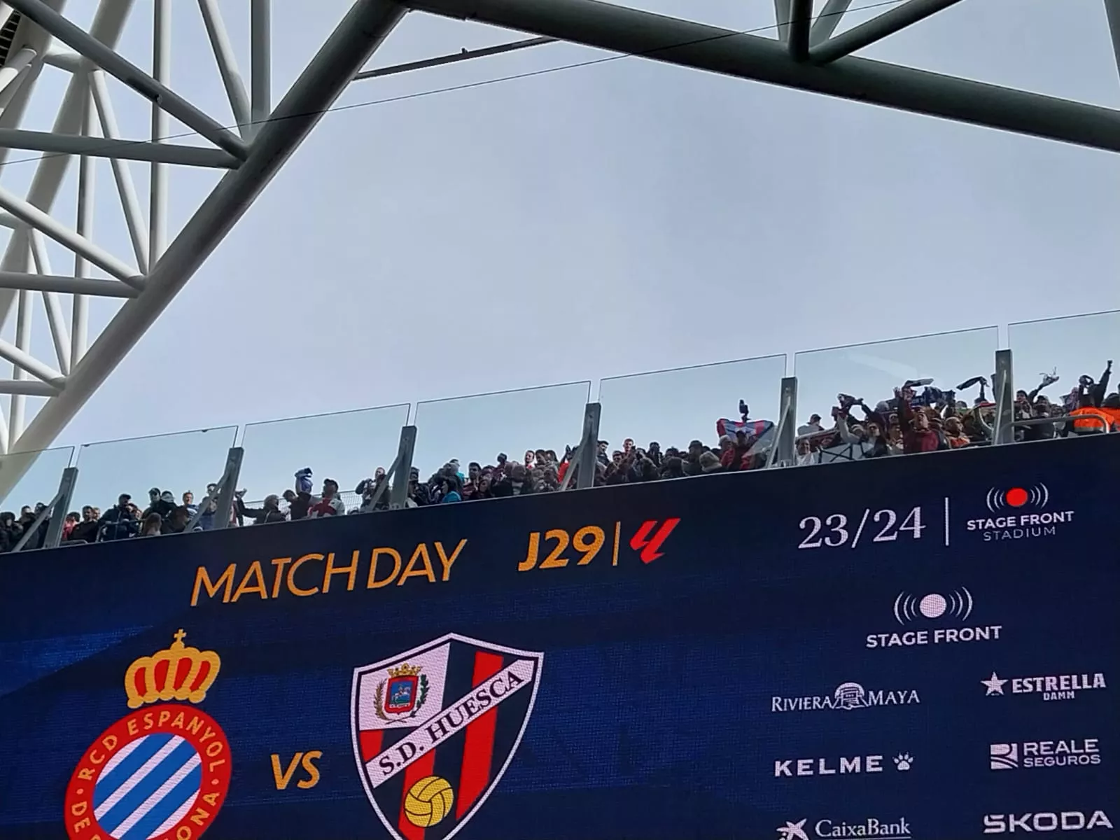 La afición del Huesca, en el Stage Front. Foto: Jorge Mazón