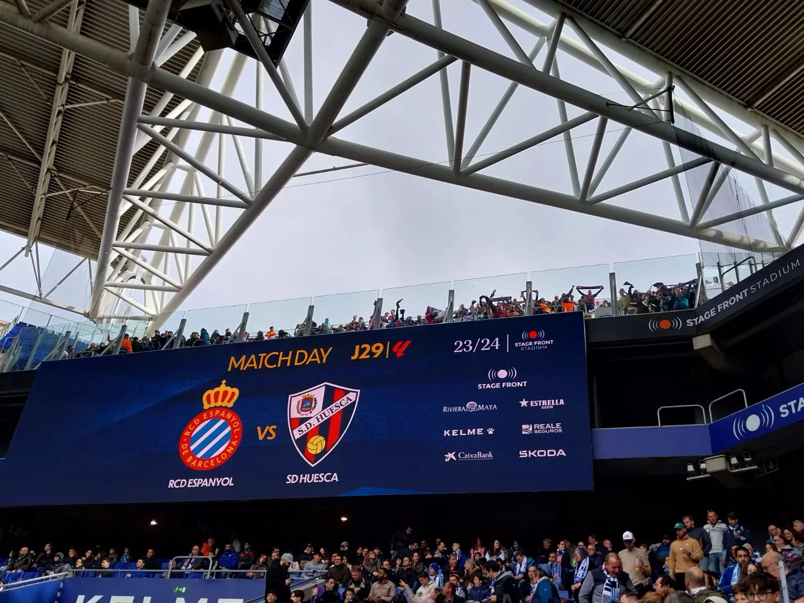 La afición del Huesca, en el Stage Front. Foto: Jorge Mazón