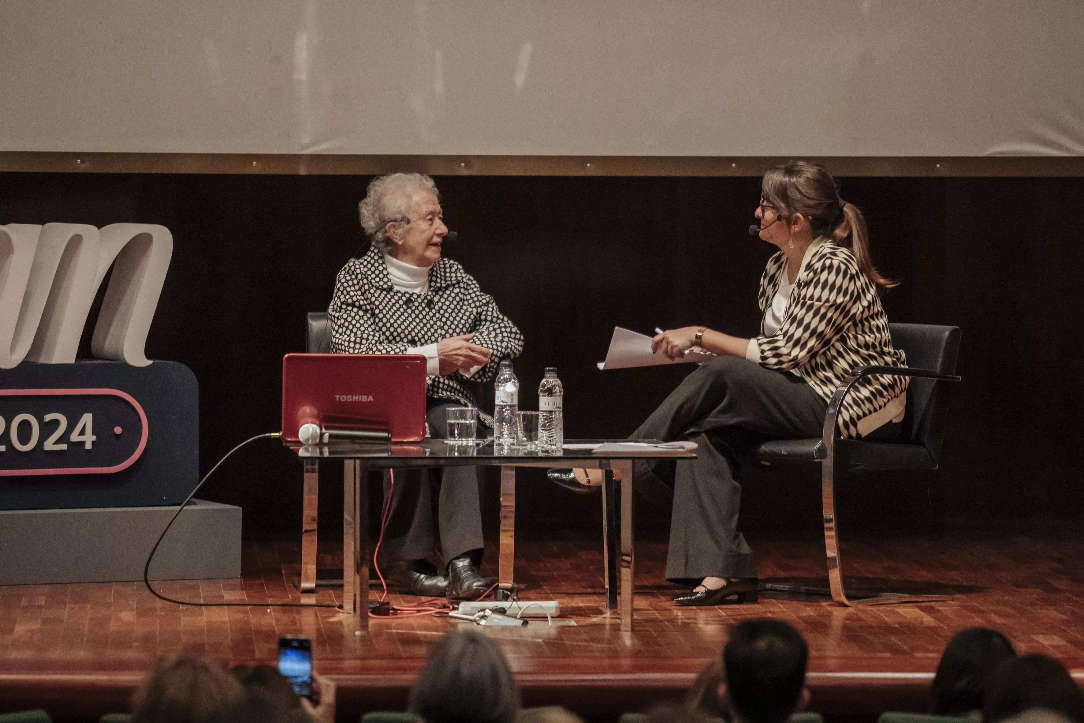 María Josefa Yzuel y Esther Puisac. 