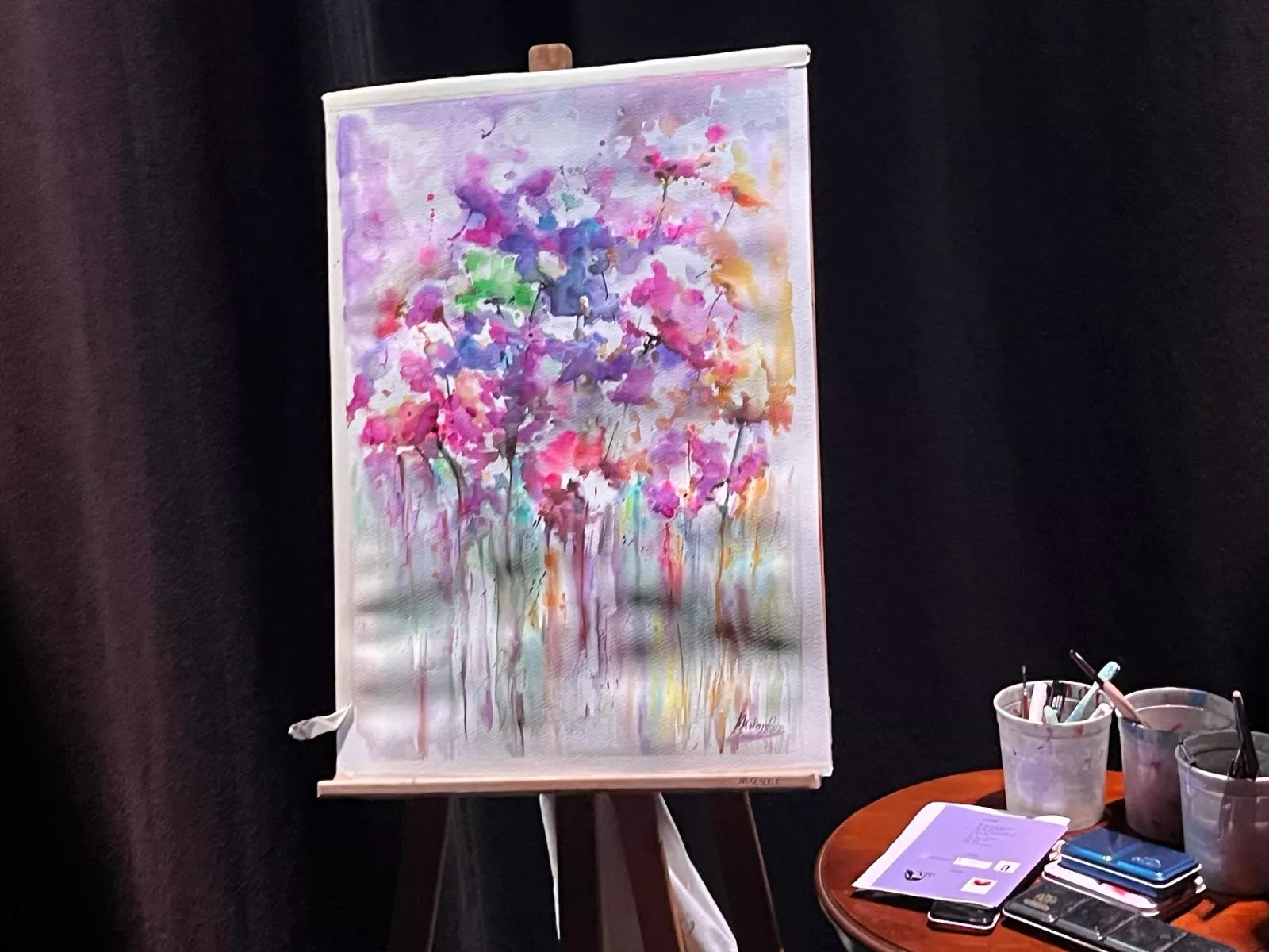 Marian Ruiz pintó el cuadro durante el espectáculo "Soledad no tiene gato". Foto Mercedes Manterola