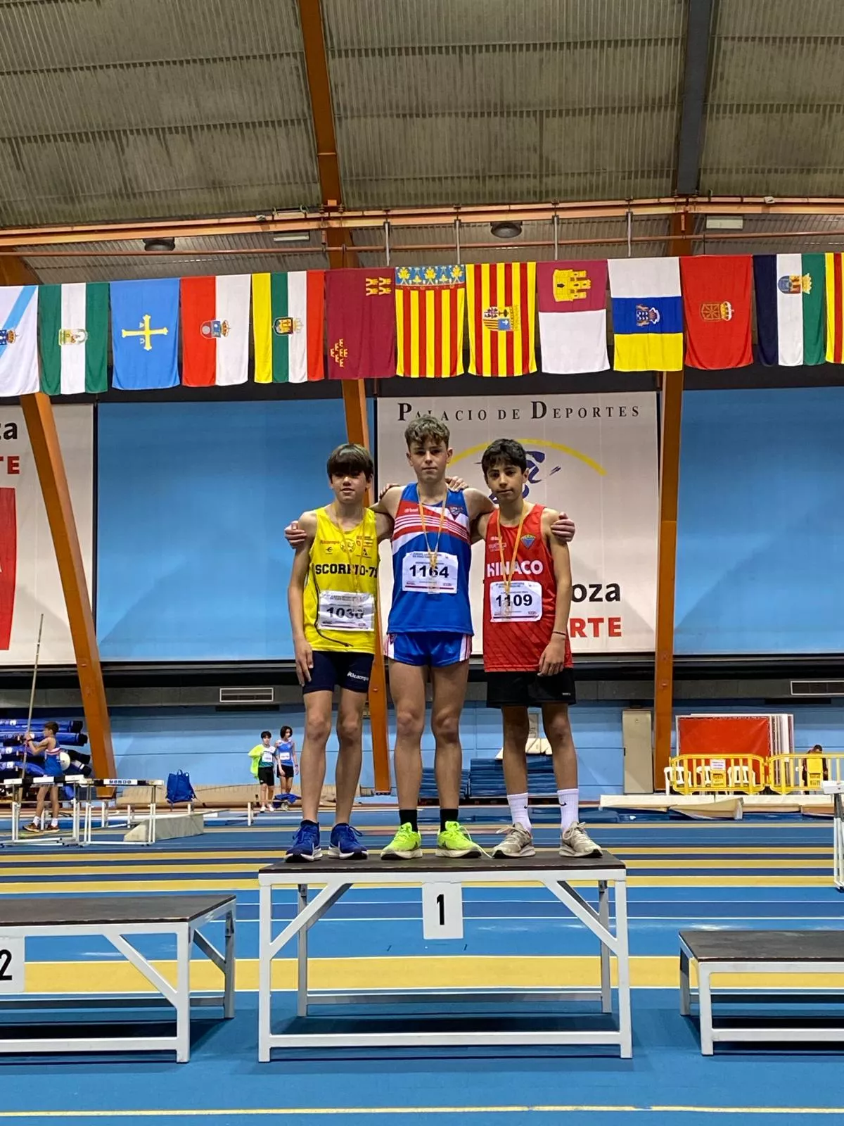 Podio de longitud con Bruno Letosa y Álvaro González, oro y bronce