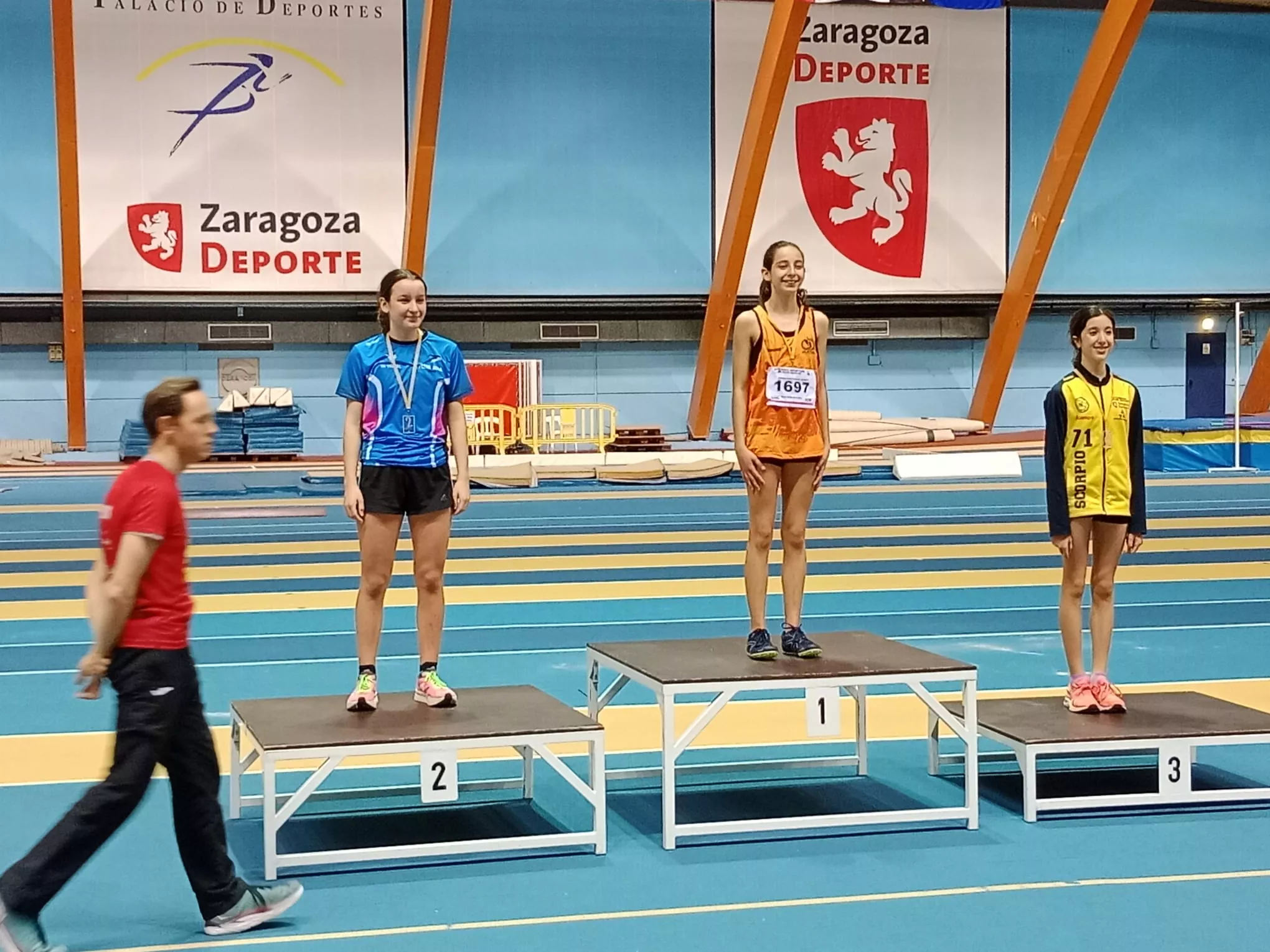 Podio de altura con Nerea Santamaría, oro (CA Fragaa)