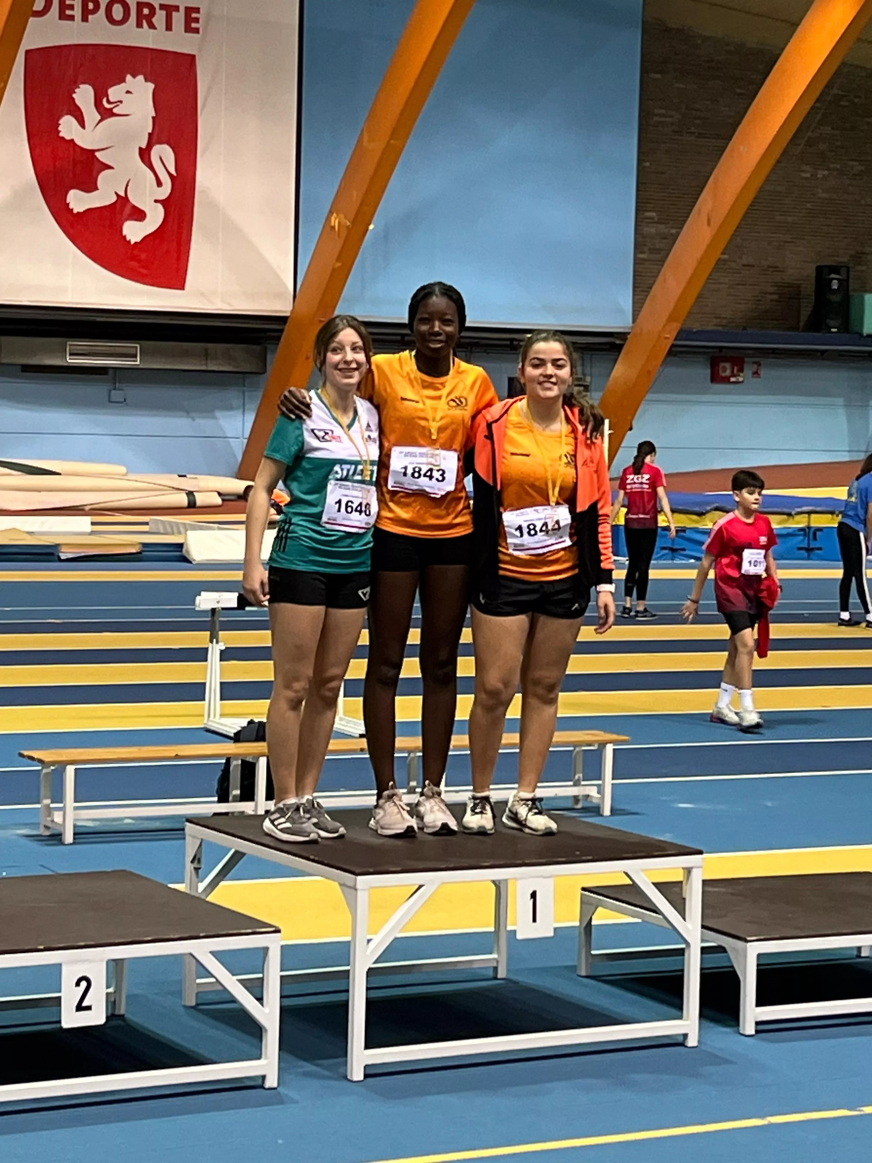 Podio peso con Awa Sangarre y Andrea Solé (CA Fraga), oro y bronce