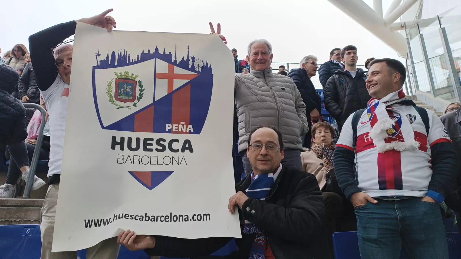 La Peña SD Huesca Barcelona, presente en el Stage Front Stadium.