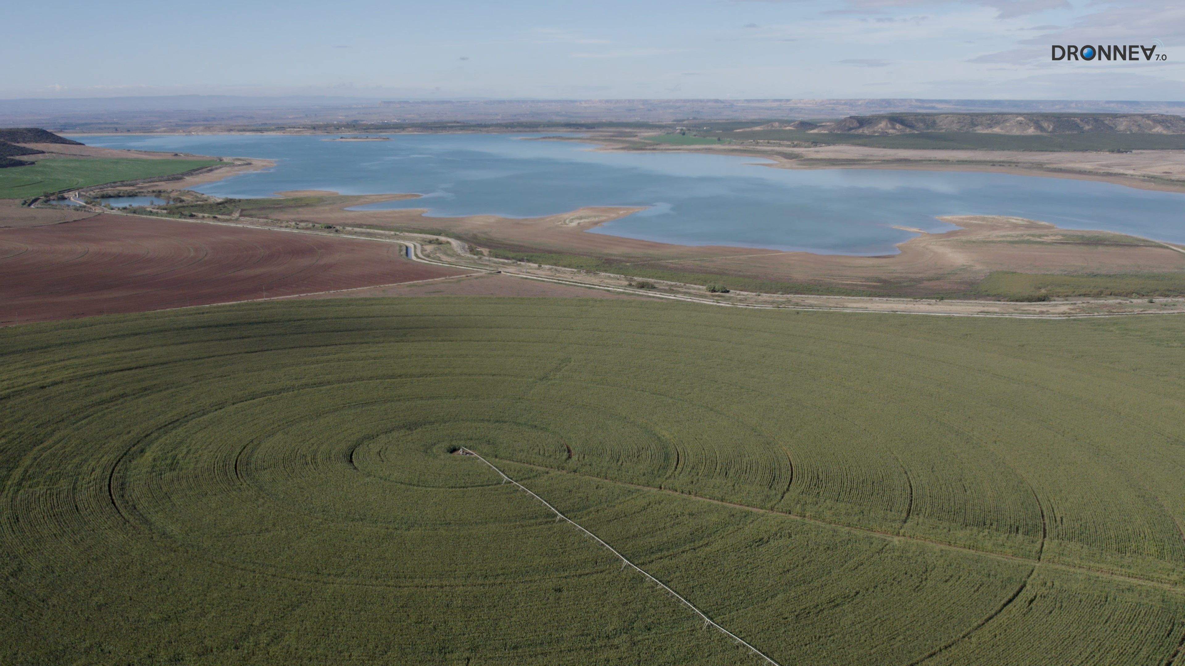 Una circunferencia perfecta y la naturaleza que escapa a las geometrías, para fluir libre al servicio del ser humano.