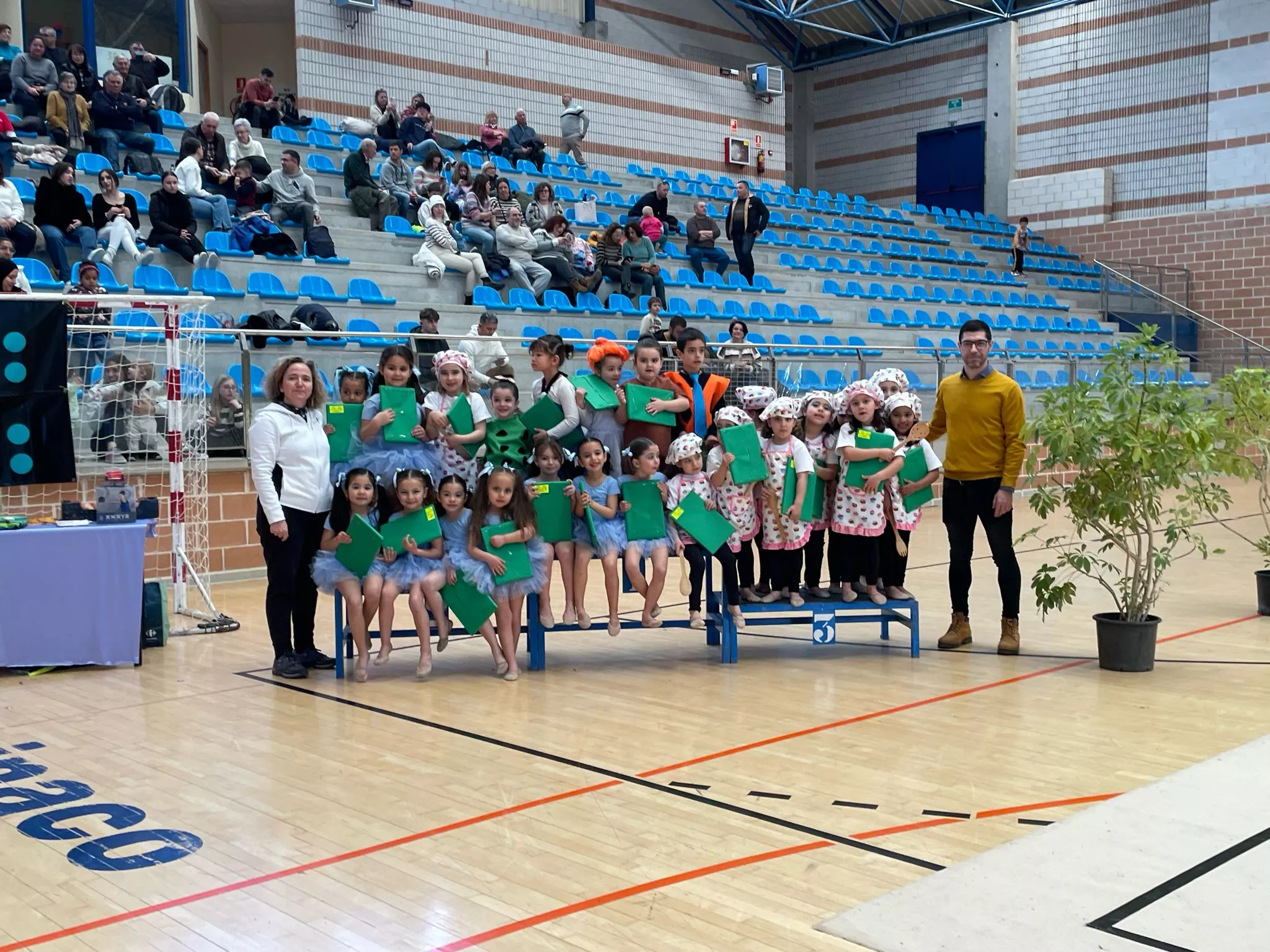 Grupos de iniciación Espacio Rítmica y AMPA Monzón 3 q realizaron exhibición