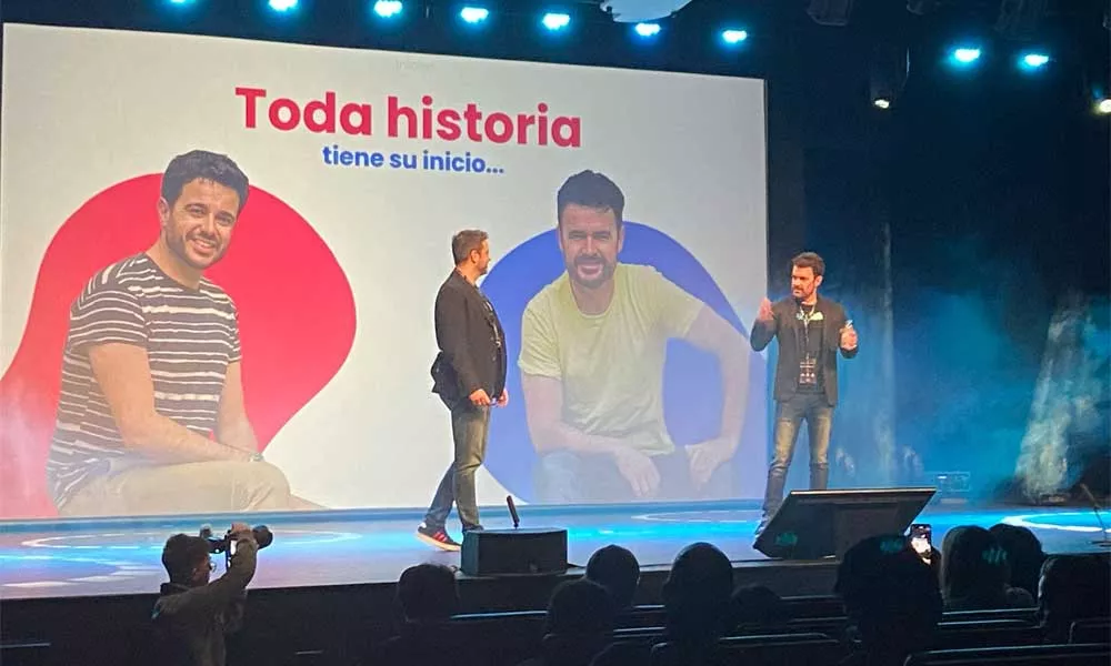 Carlos Monaj y Fran Monaj en su intervención 