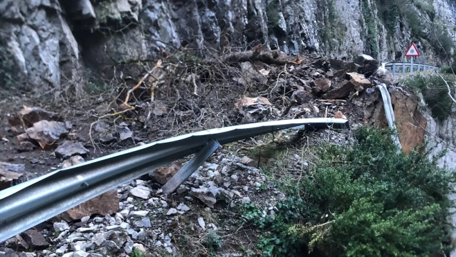 Imagen del desprendimiento en la Foz de Biniés. Imagen del desprendimiento en la Foz de Biniés.