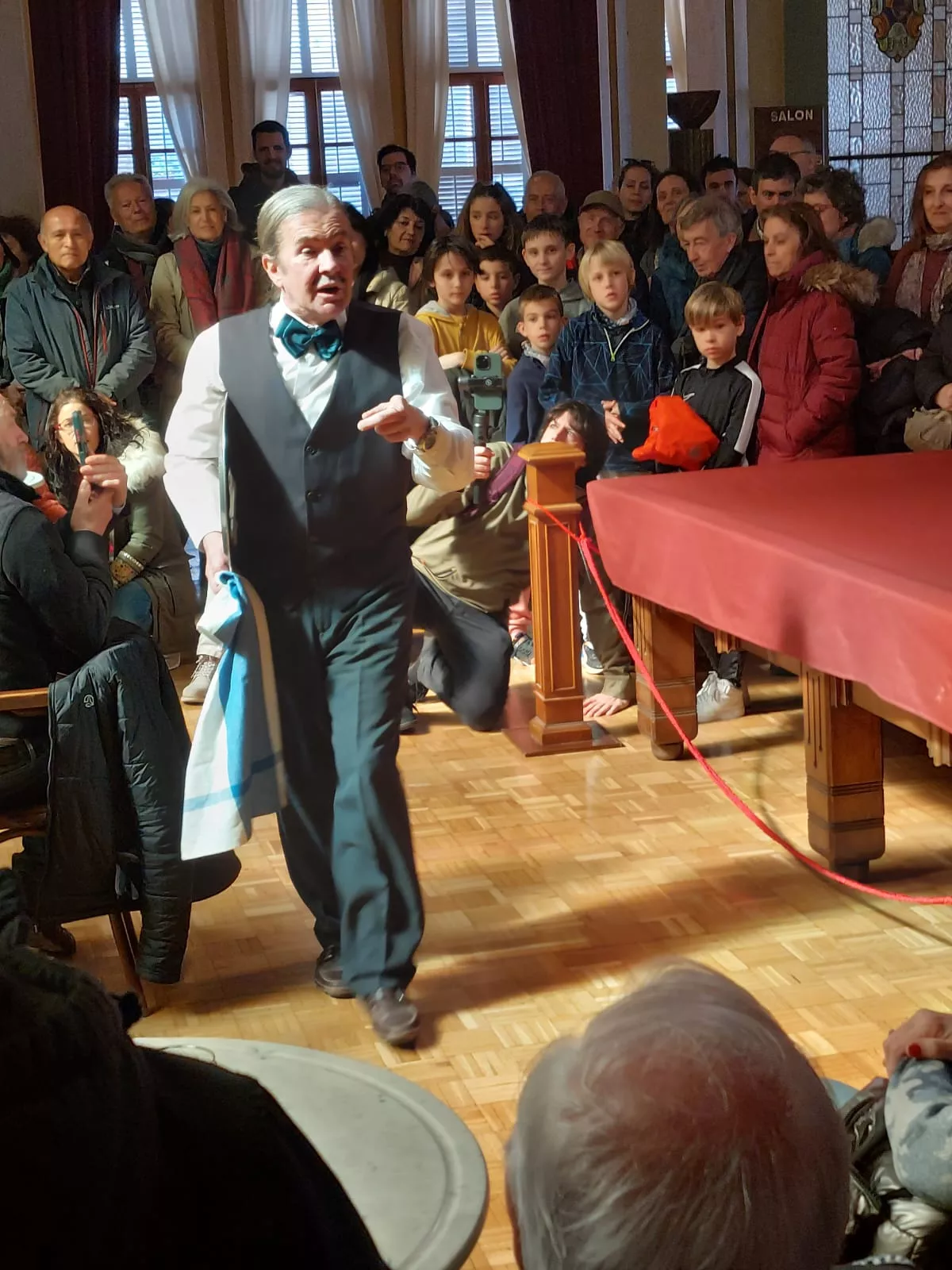 Toño L'Hotellerie en plena interpretación teatral en el Casino Oscense Toño L'Hotellerie en plena interpretación teatral en el Casino Oscense