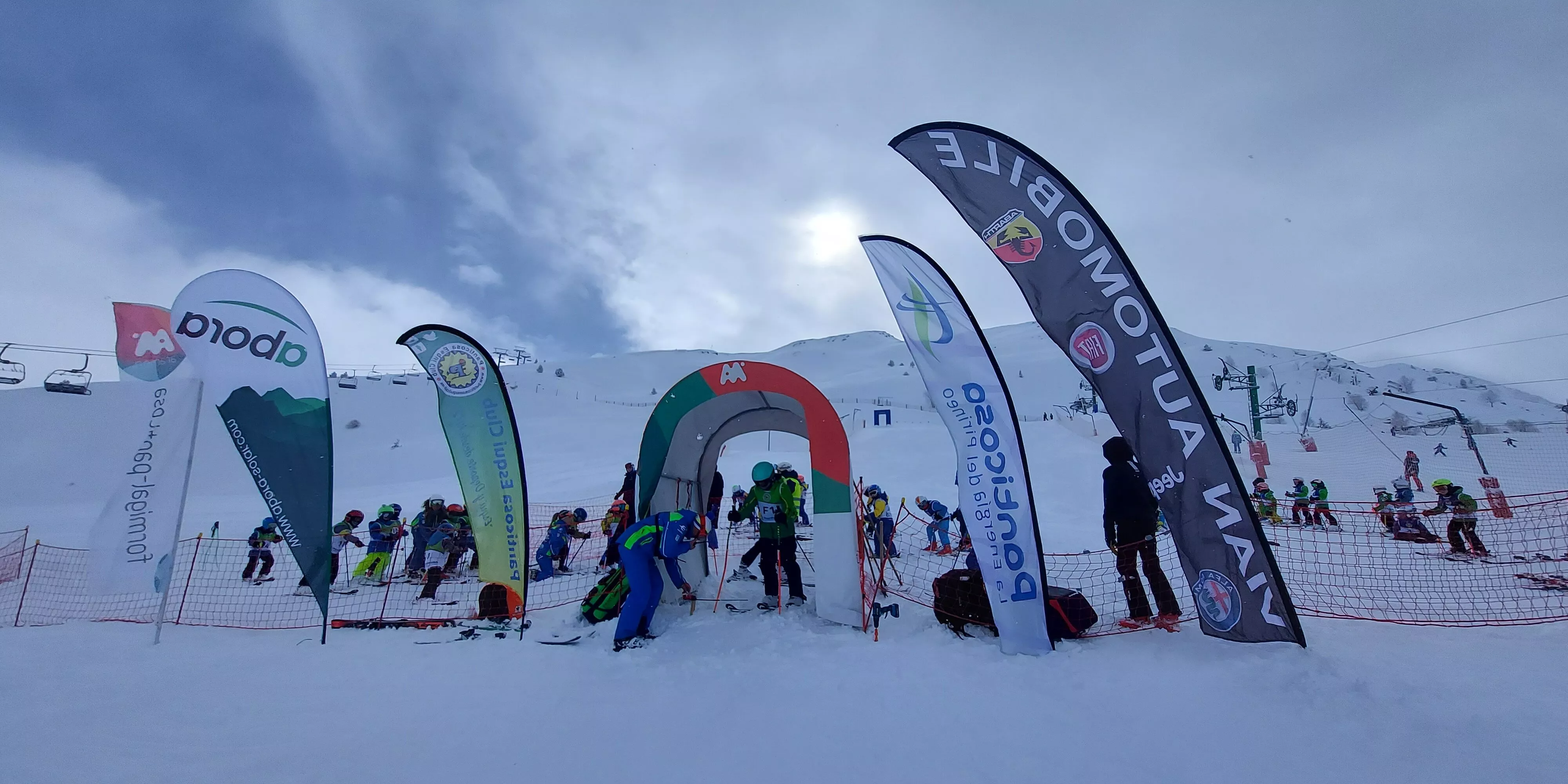 Unos 70 jóvenes imprimen nivel en el I Trofeo MiniYETIS de Panticosa