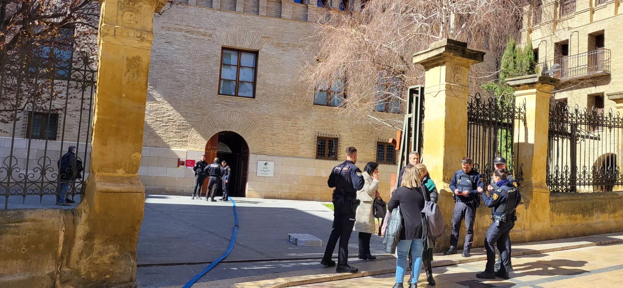 Actuación de bomberos por un conato de incendio en el Palacio de Villahermosa.