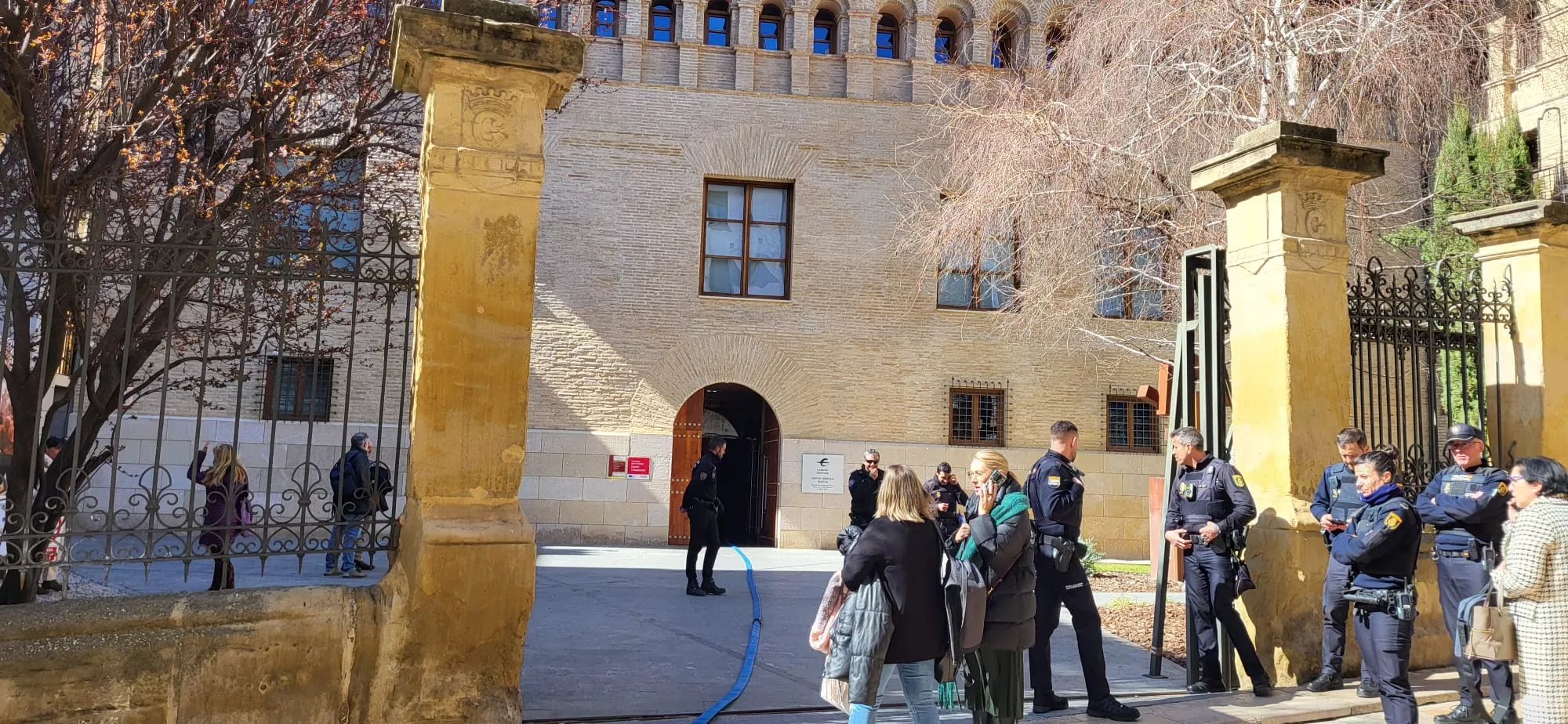 Actuación de bomberos por un conato de incendio en el Palacio de Villahermosa.